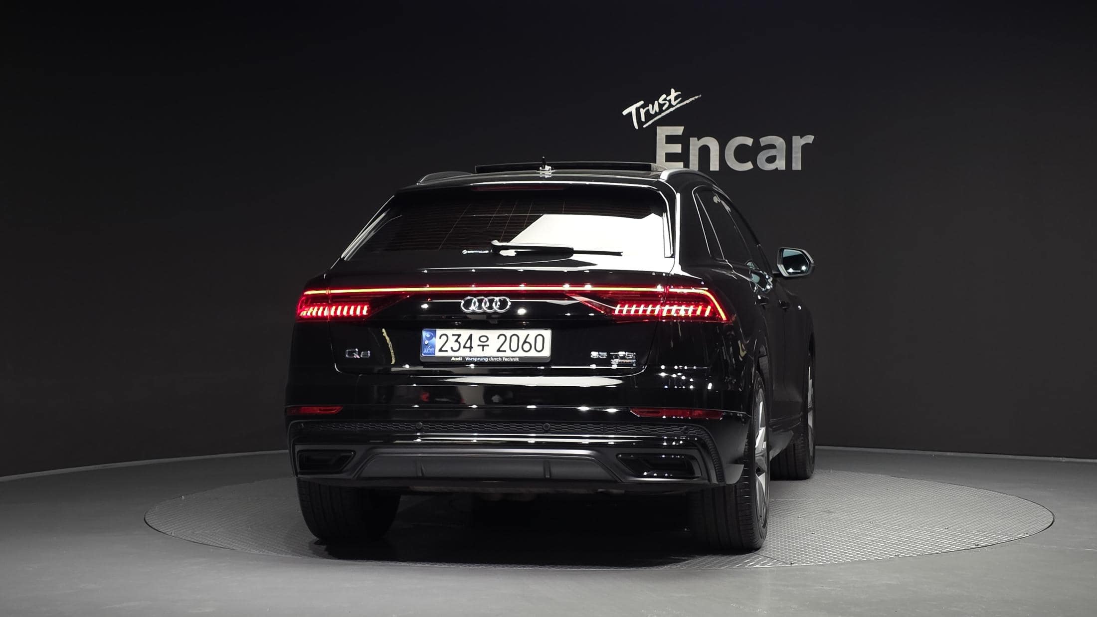 2022 AUDI Q8 55 TFSI Quattro Premium - 2022 アウディ Q8