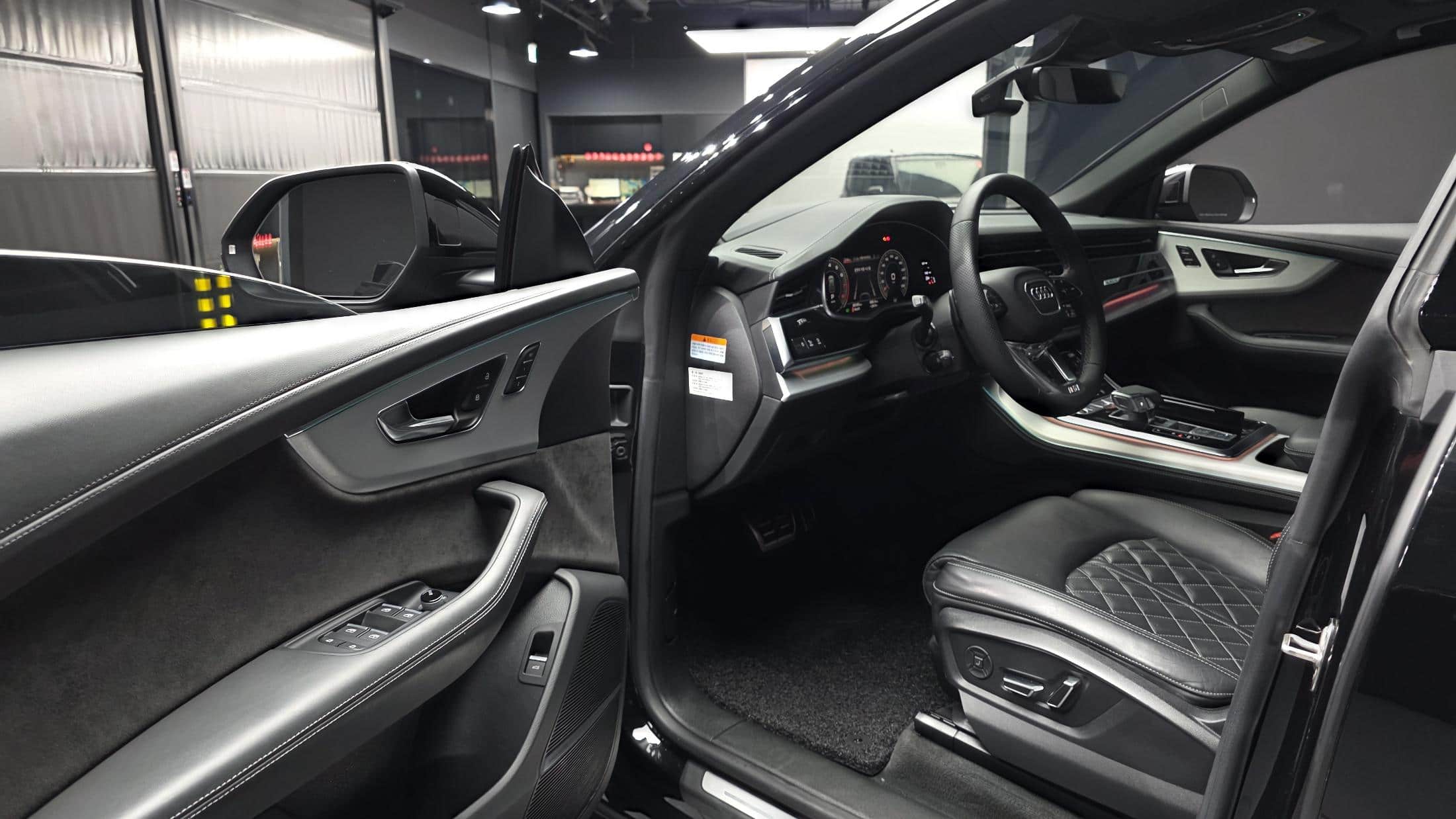 2022 AUDI Q8 55 TFSI Quattro Premium - 2022 アウディ Q8