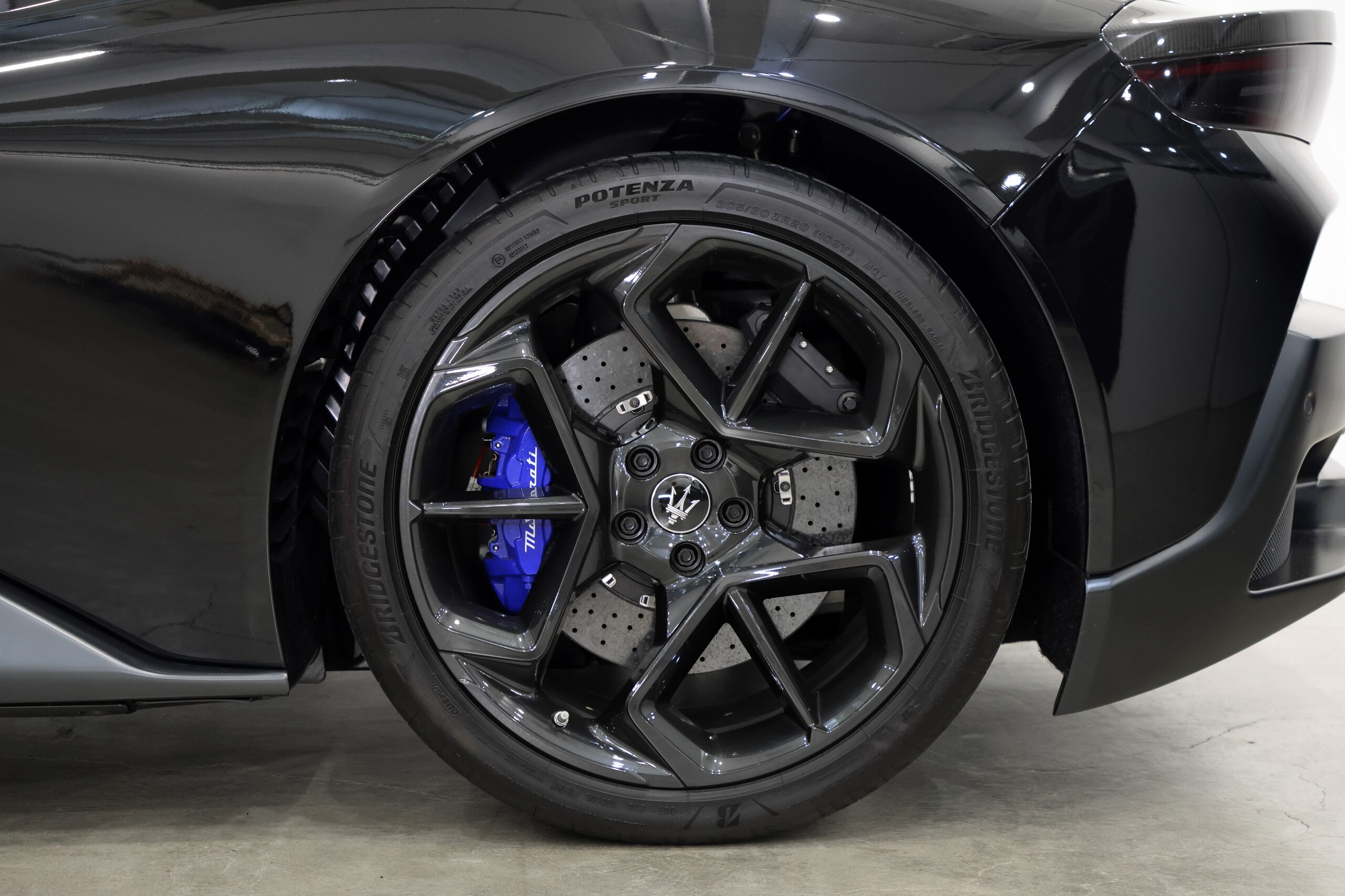 2022 Maserati MC20 - マセラティ MC20 3.0 1年保証・カーボンセラミックブレーキ・カーボンエンジンカバー・カーボンリアスポイラー・カーボンインテリアパッケージ