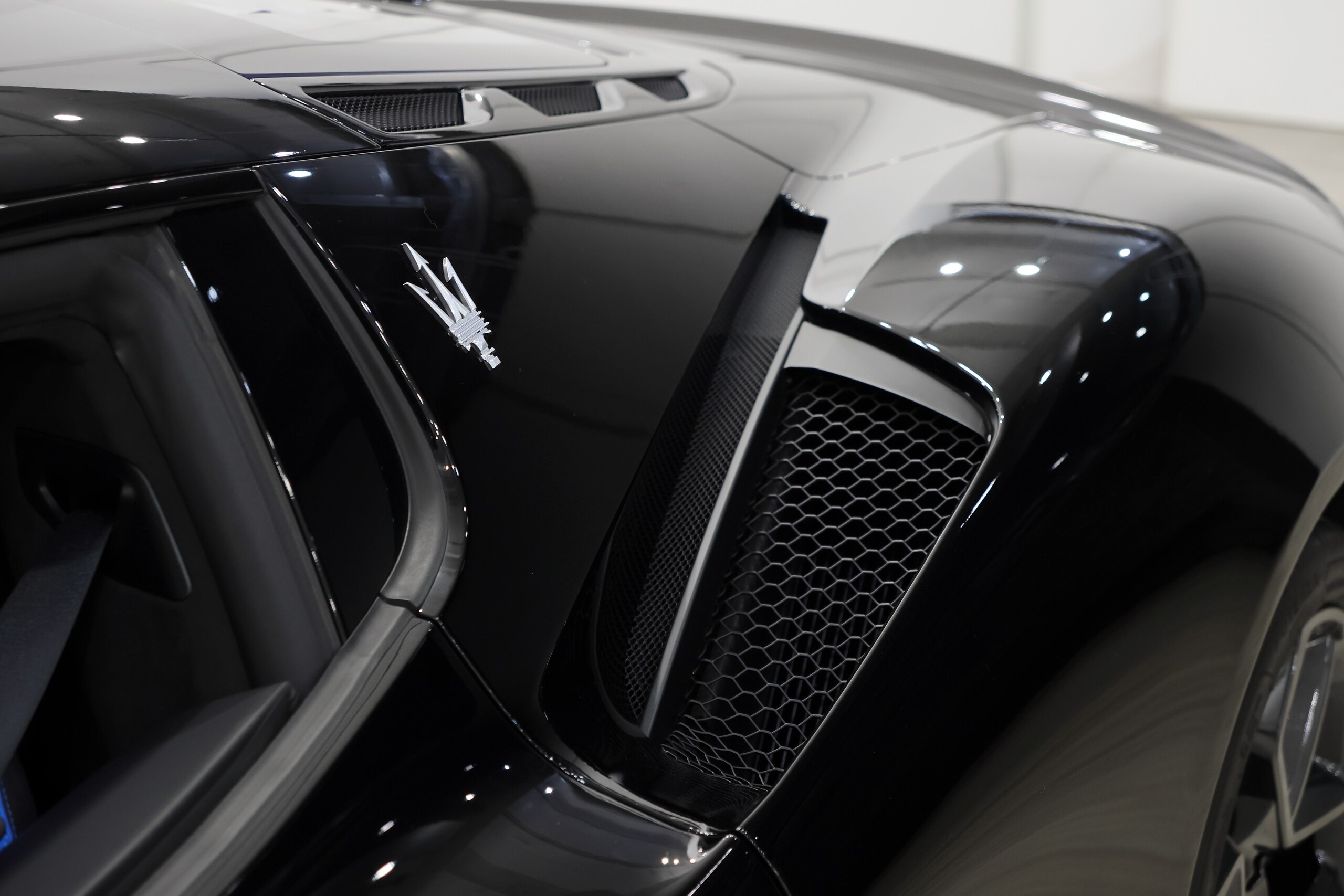 2022 Maserati MC20 - マセラティ MC20 3.0 1年保証・カーボンセラミックブレーキ・カーボンエンジンカバー・カーボンリアスポイラー・カーボンインテリアパッケージ