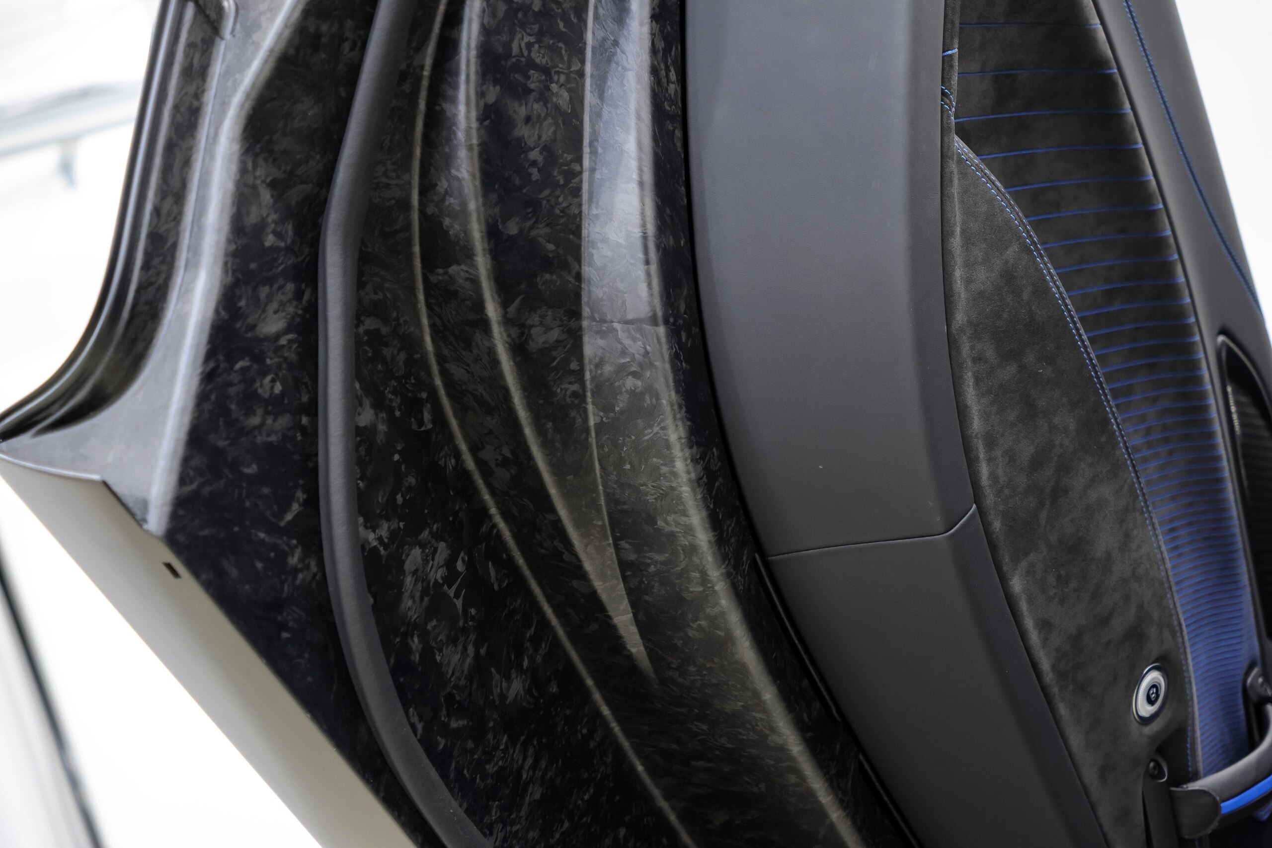 2022 Maserati MC20 - マセラティ MC20 3.0 1年保証・カーボンセラミックブレーキ・カーボンエンジンカバー・カーボンリアスポイラー・カーボンインテリアパッケージ