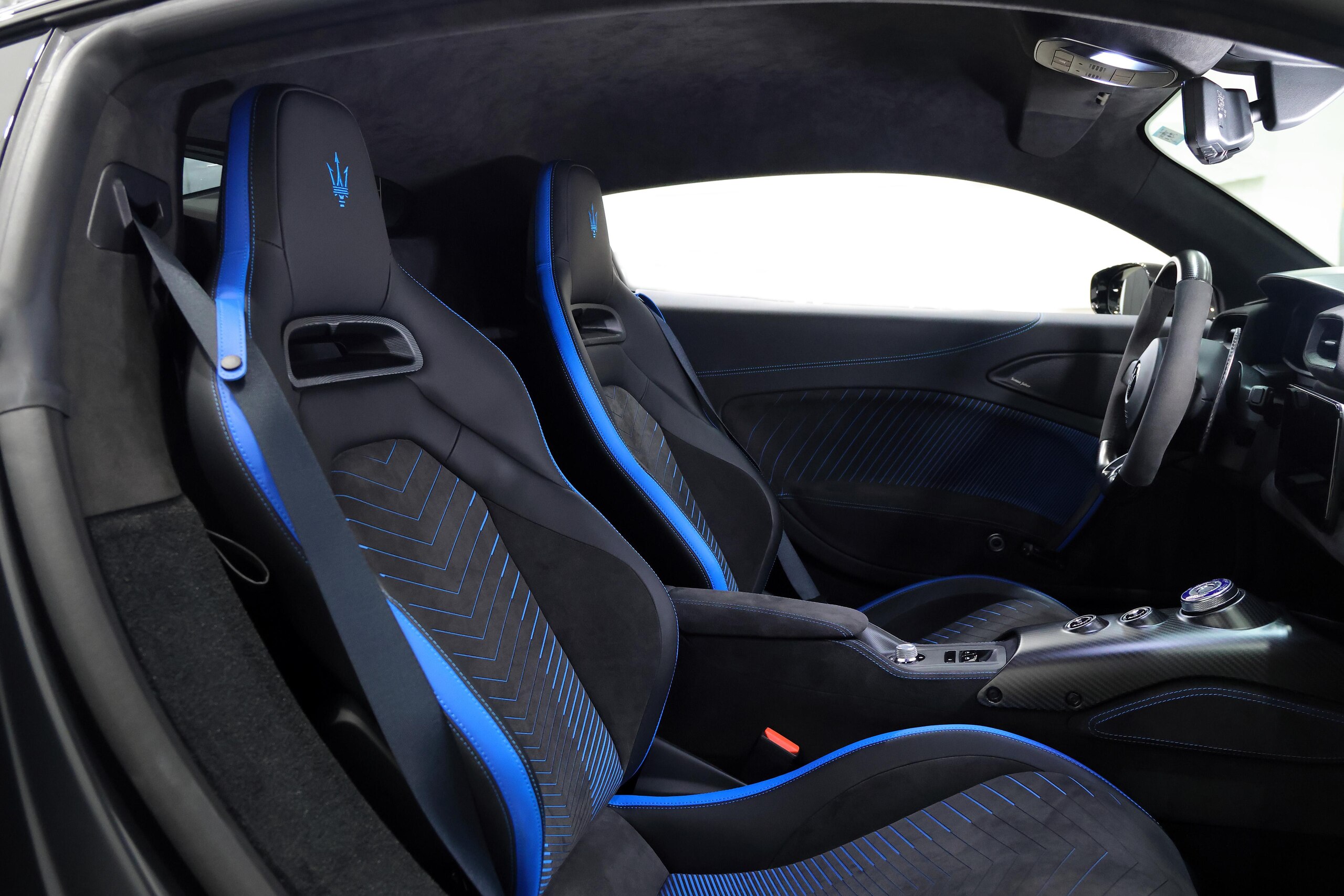 2022 Maserati MC20 - マセラティ MC20 3.0 1年保証・カーボンセラミックブレーキ・カーボンエンジンカバー・カーボンリアスポイラー・カーボンインテリアパッケージ