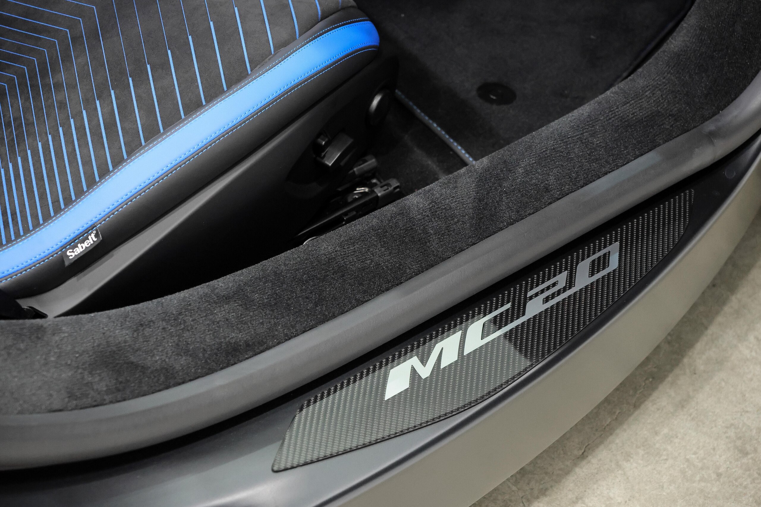 2022 Maserati MC20 - マセラティ MC20 3.0 1年保証・カーボンセラミックブレーキ・カーボンエンジンカバー・カーボンリアスポイラー・カーボンインテリアパッケージ