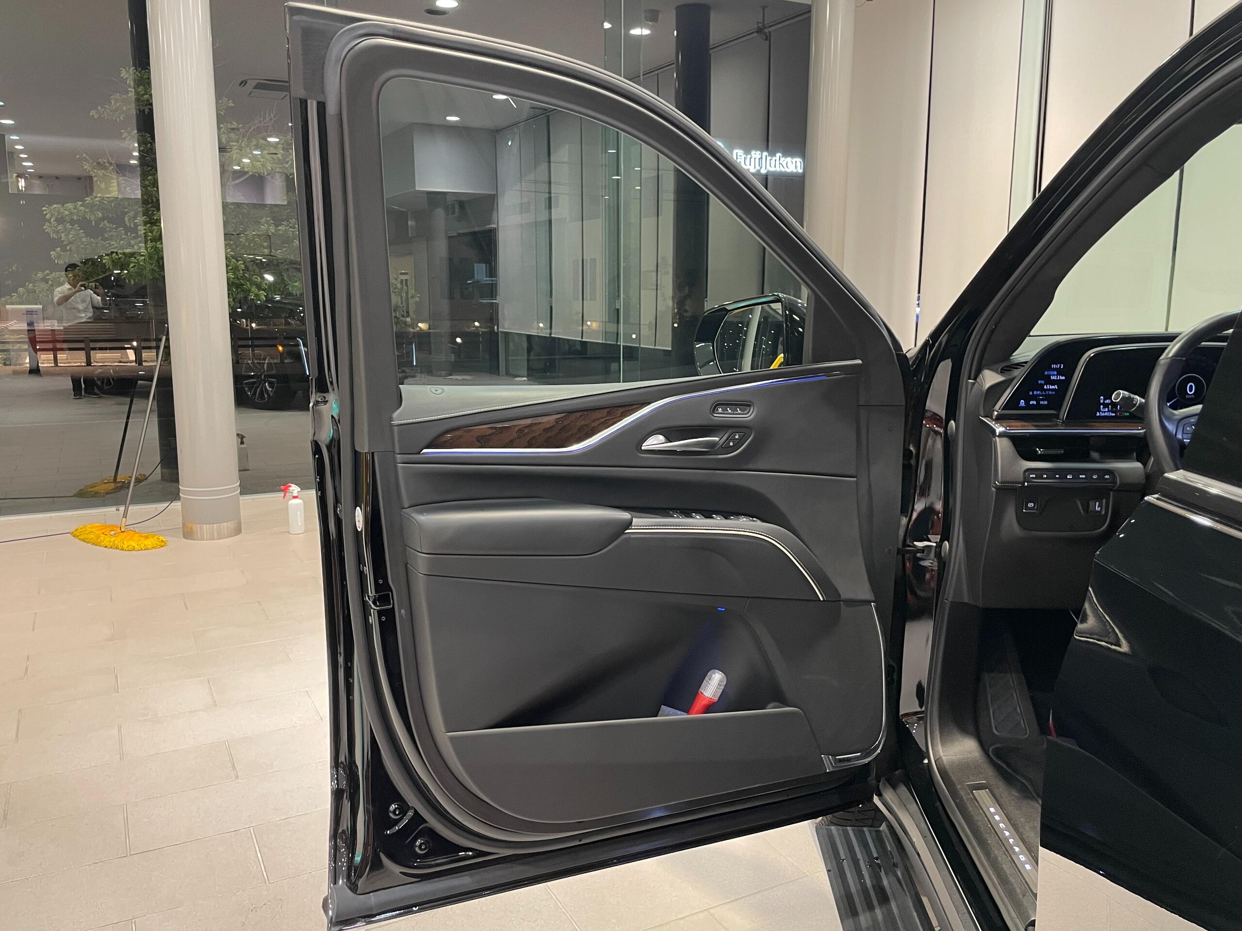 2022 Cadillac Escalade - キャデラック エスカレード スポーツ 4WD ナビ エアサス 衝突軽減ブレーキ パワーシート 4WD バックカメラ 本革シート LEDライト シートエアコン アラウンドビューモニター ガラスルーフ シートヒータ レーンキープ 禁煙