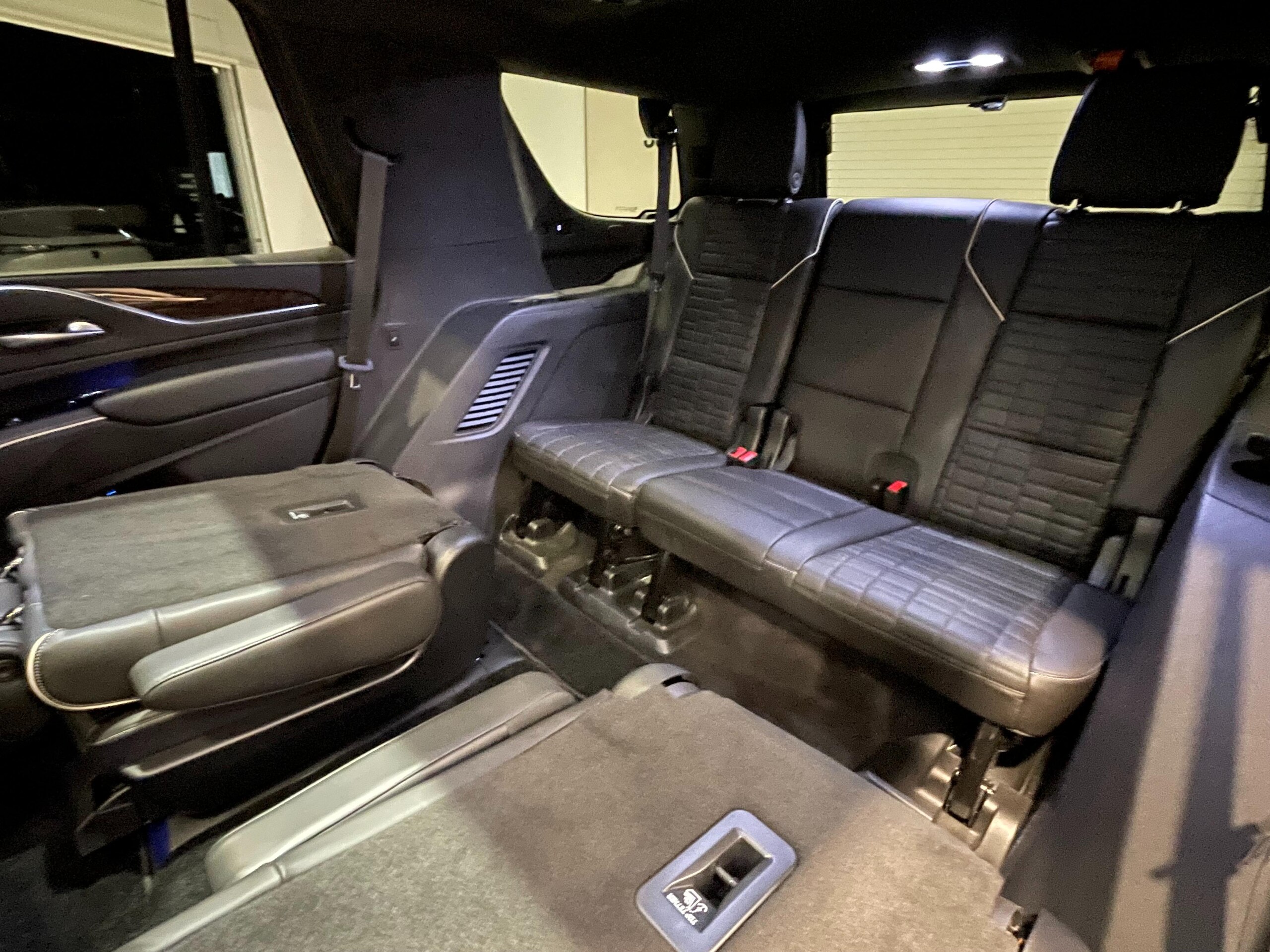 2022 Cadillac Escalade - キャデラック エスカレード スポーツ 4WD ナビ エアサス 衝突軽減ブレーキ パワーシート 4WD バックカメラ 本革シート LEDライト シートエアコン アラウンドビューモニター ガラスルーフ シートヒータ レーンキープ 禁煙