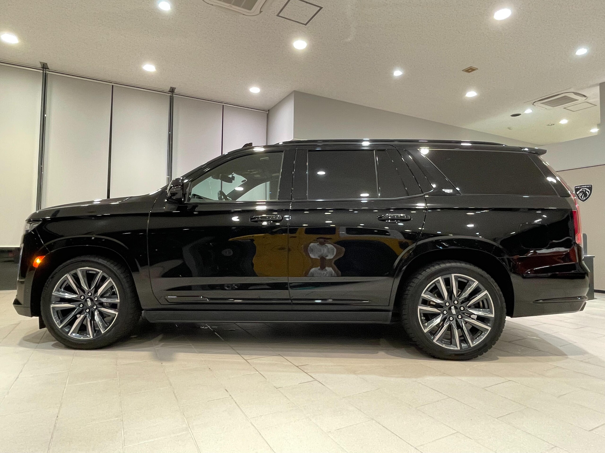 2022 Cadillac Escalade - キャデラック エスカレード スポーツ 4WD ナビ エアサス 衝突軽減ブレーキ パワーシート 4WD バックカメラ 本革シート LEDライト シートエアコン アラウンドビューモニター ガラスルーフ シートヒータ レーンキープ 禁煙
