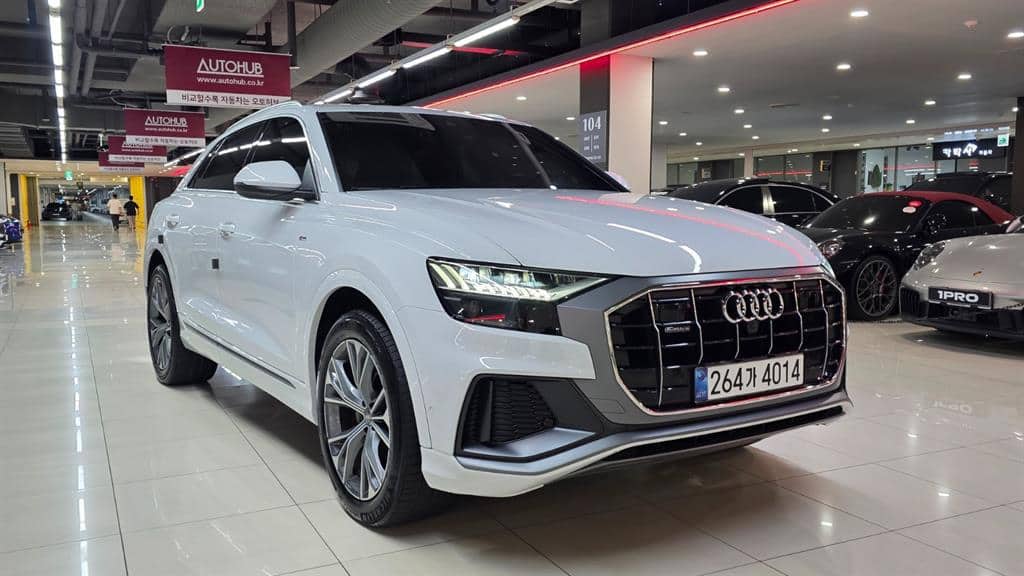 2020 AUDI Q8