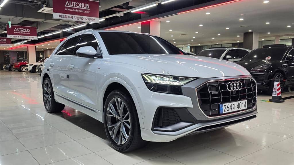 2020 AUDI Q8