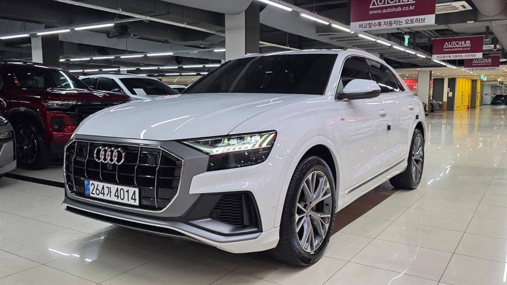 2020 AUDI Q8