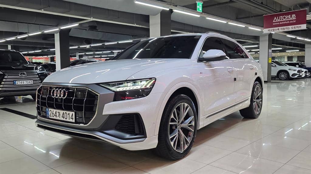 2020 AUDI Q8