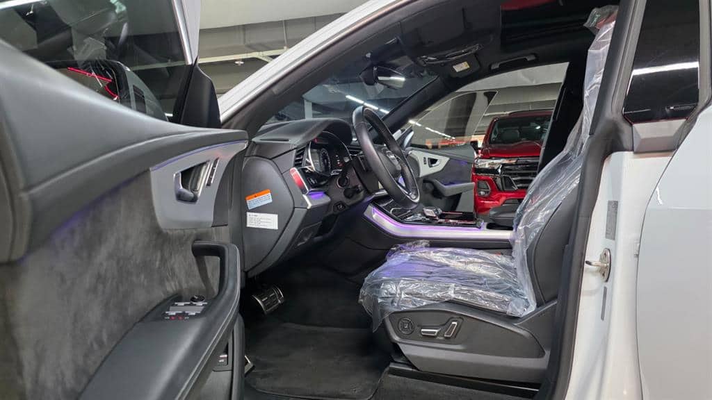 2020 AUDI Q8