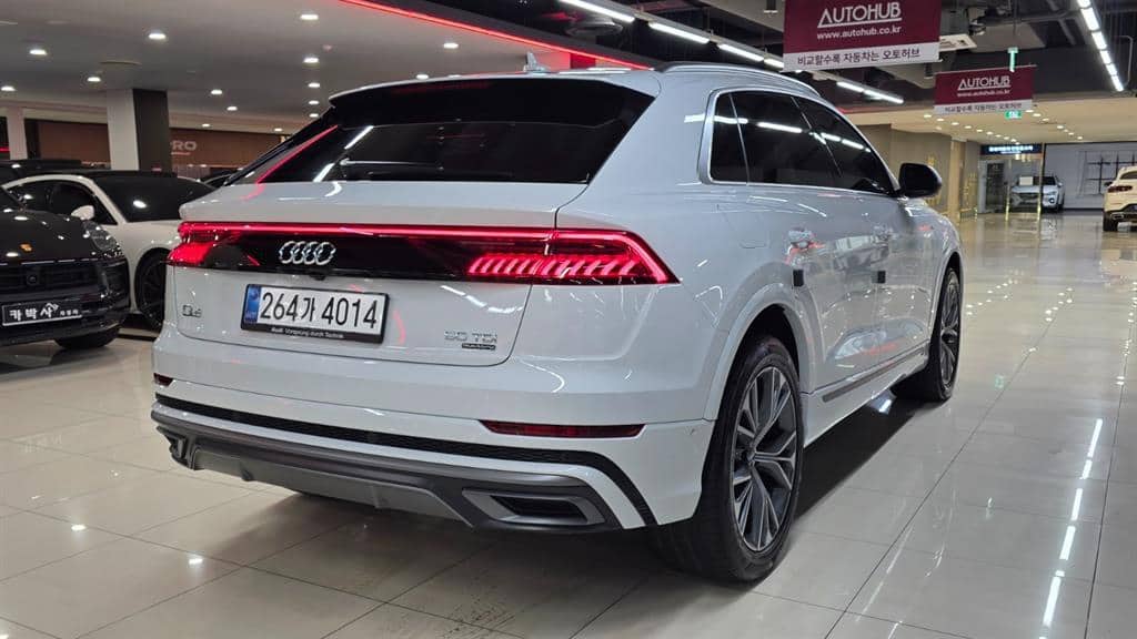 2020 AUDI Q8