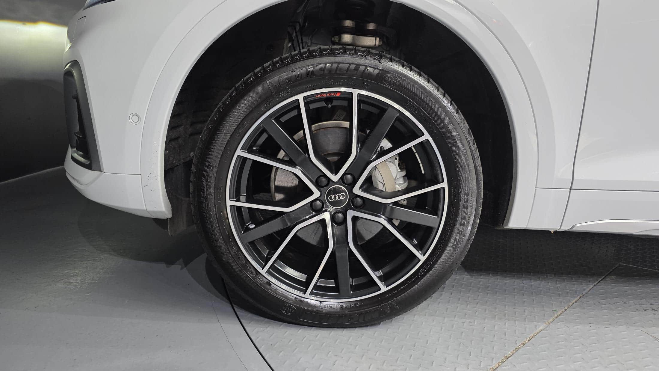 2024 AUDI Q5 45 TFSI Quattro Premium - 2024 アウディ Q5