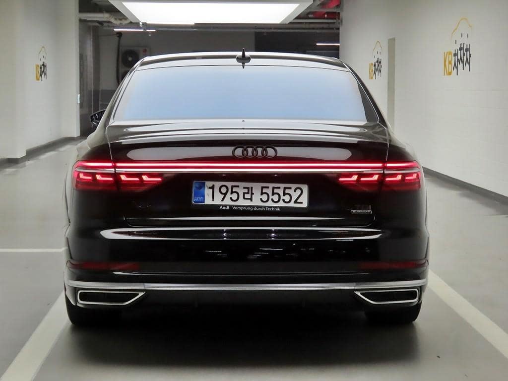 2021 AUDI A8