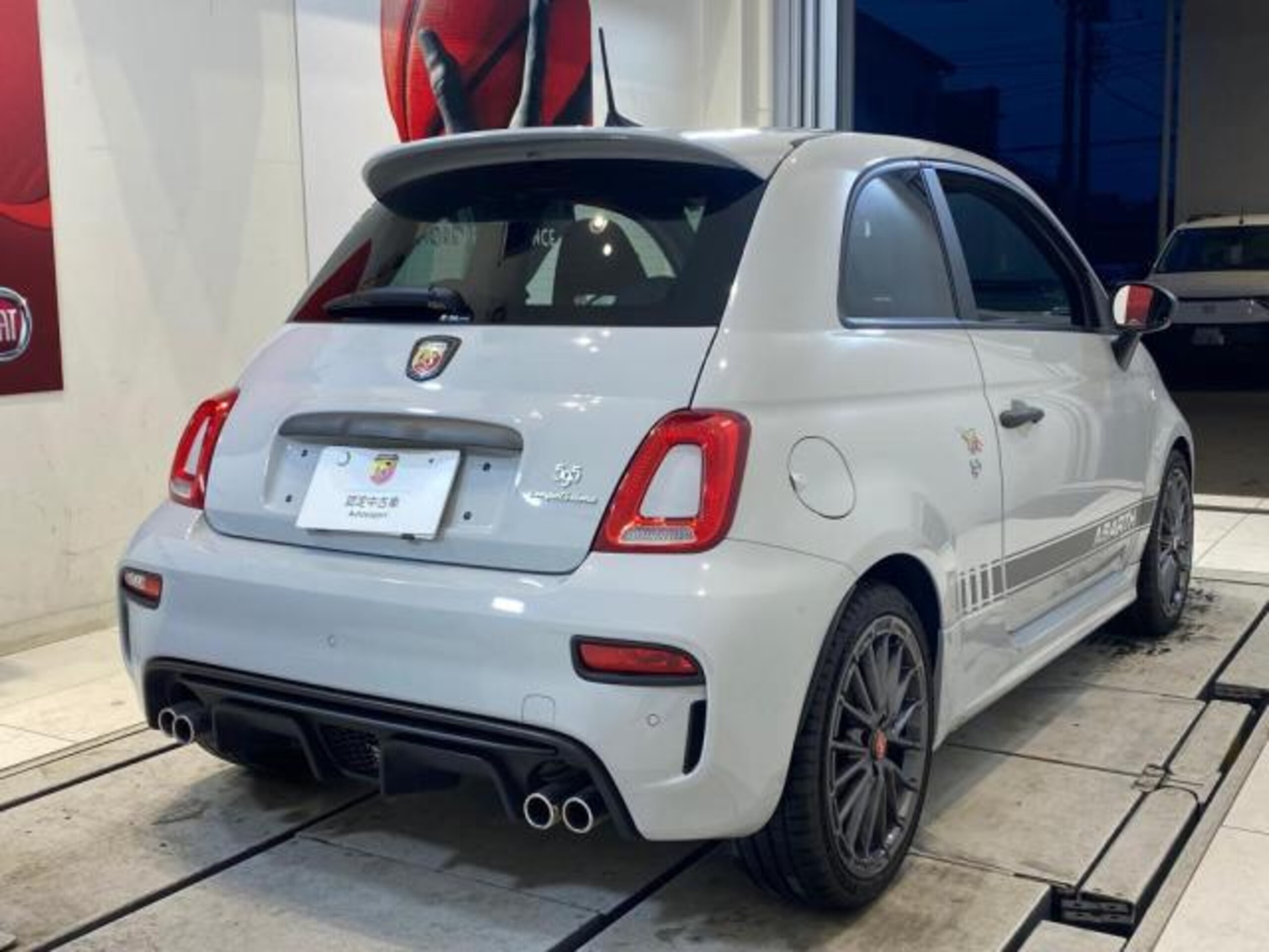 2022 Abarth 595 - 2022 أبارث 595