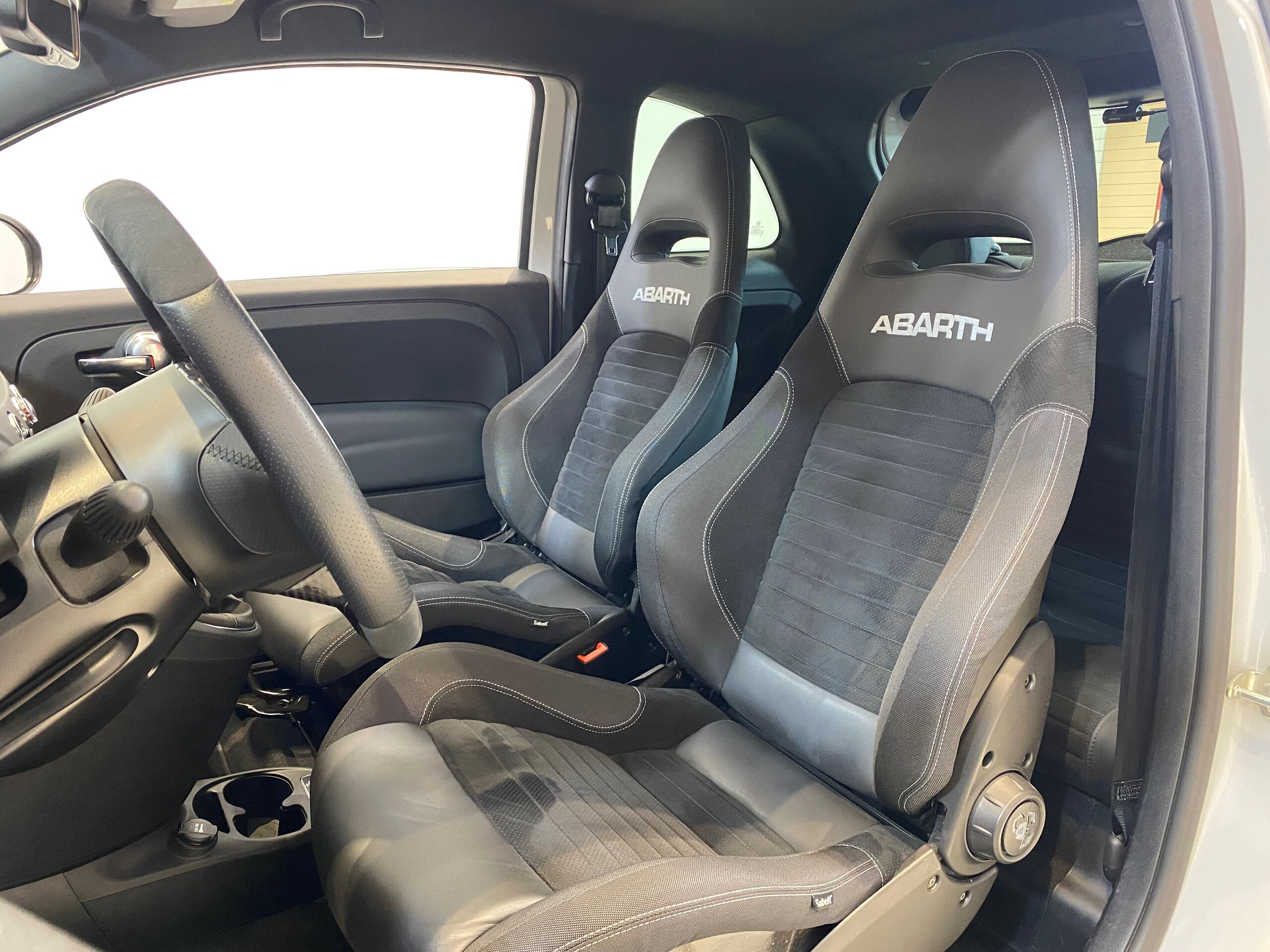 2022 Abarth 595 - 2022 أبارث 595
