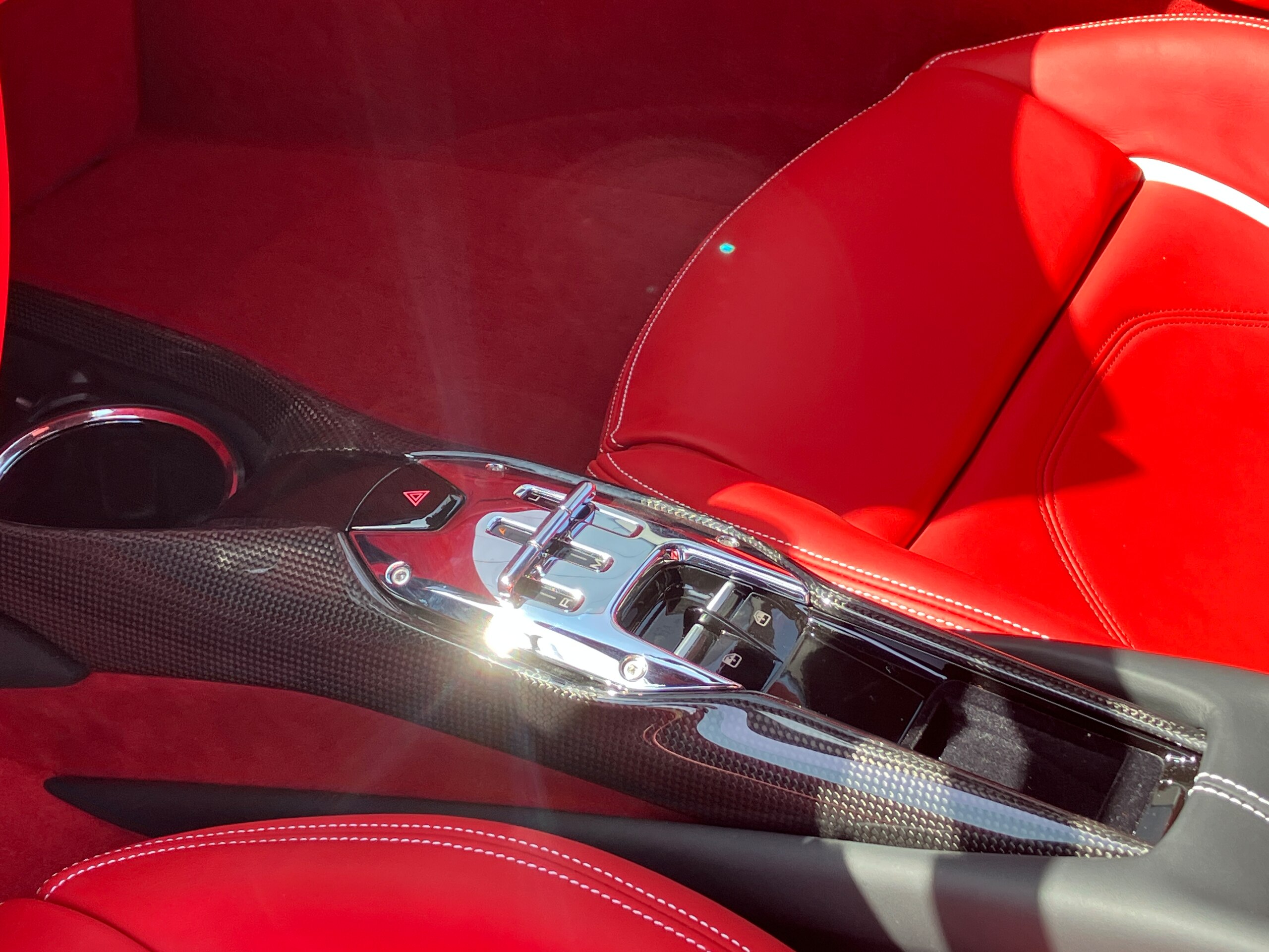 2025 Ferrari 296GTB - フェラーリ 296GTB F1 DCT 認定中古車 サスペンションリフター カーボンフロントスポイラー カーボンアウターシルカバー カーボンリアディフューザー カーボンステアリングホイール スペシャルデザインシート ダイアモンド鍛造ホイール