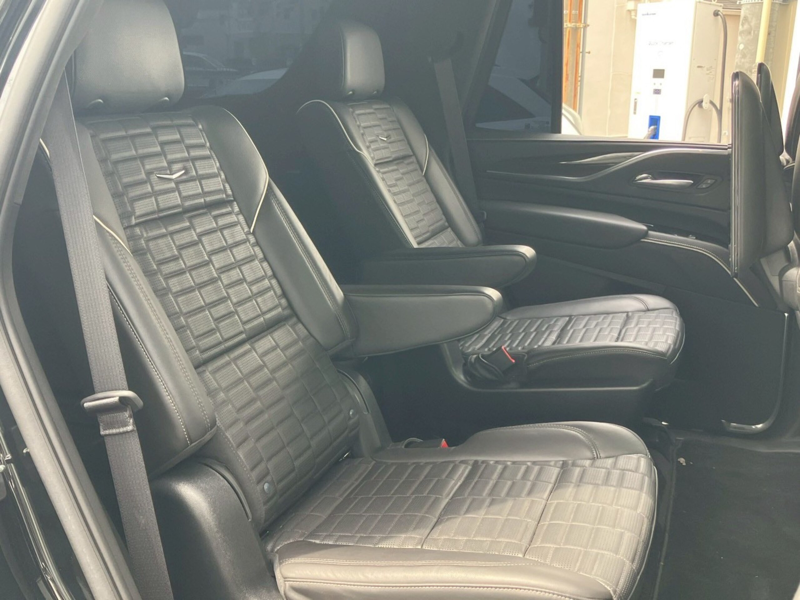 2023 Cadillac Escalade - キャデラック エスカレード スポーツ LEDライト ACC AKG36スピーカー ブラックレザーシート シートヒーター ベンチレーション HUD リアエンターティメント パノラマルーフ マッサージシート クールボックス22AW