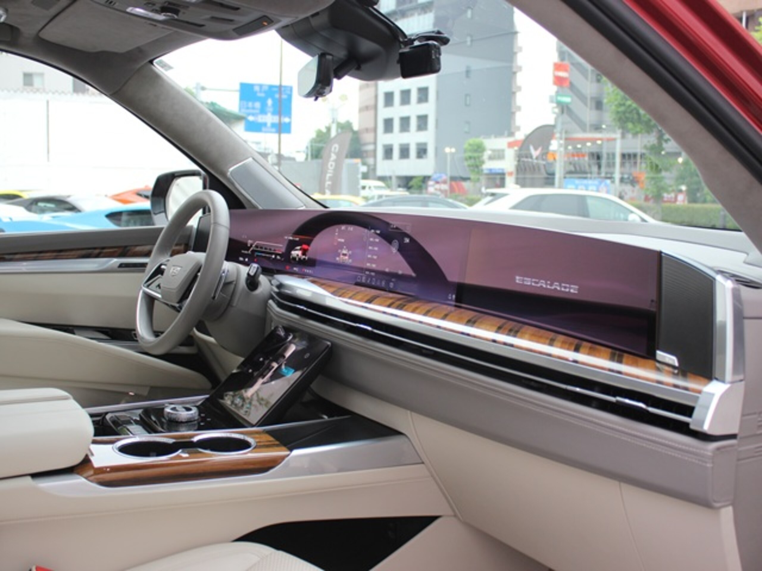 2025 Cadillac Escalade - キャデラック エスカレード スポーツ 4WD ラディアントレッドティントコート外装 ウィスパーベージュ内装 パノラマサンルーフ シートヒーターベンチレーション アダプティブクルーズ 前席シートマッサージ アップルカープレイ・androidオート