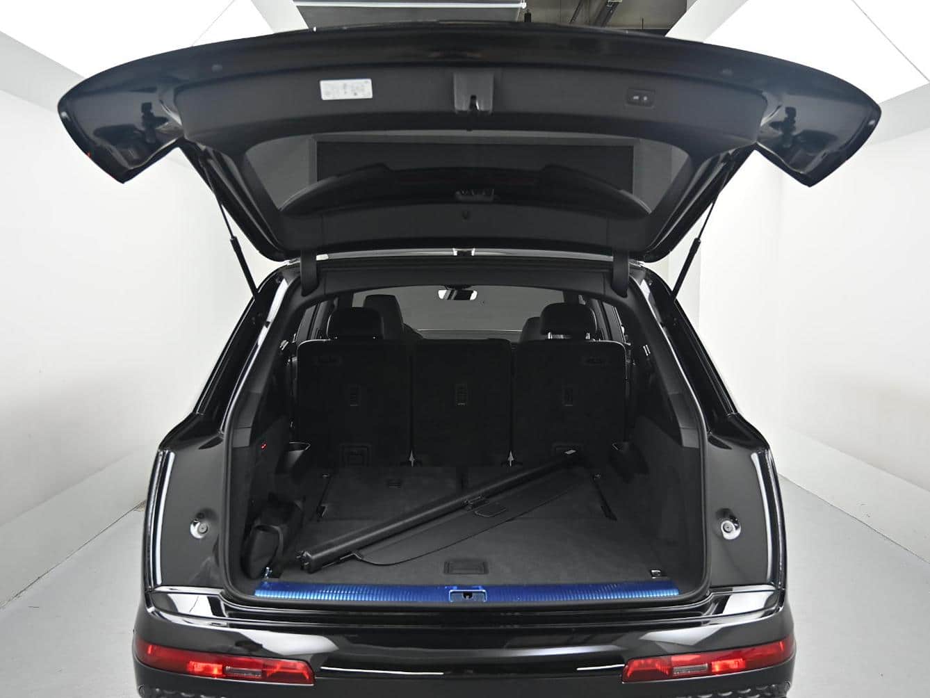2025 AUDI Q7 55 TFSI Quattro Premium - 2025 アウディ Q7
