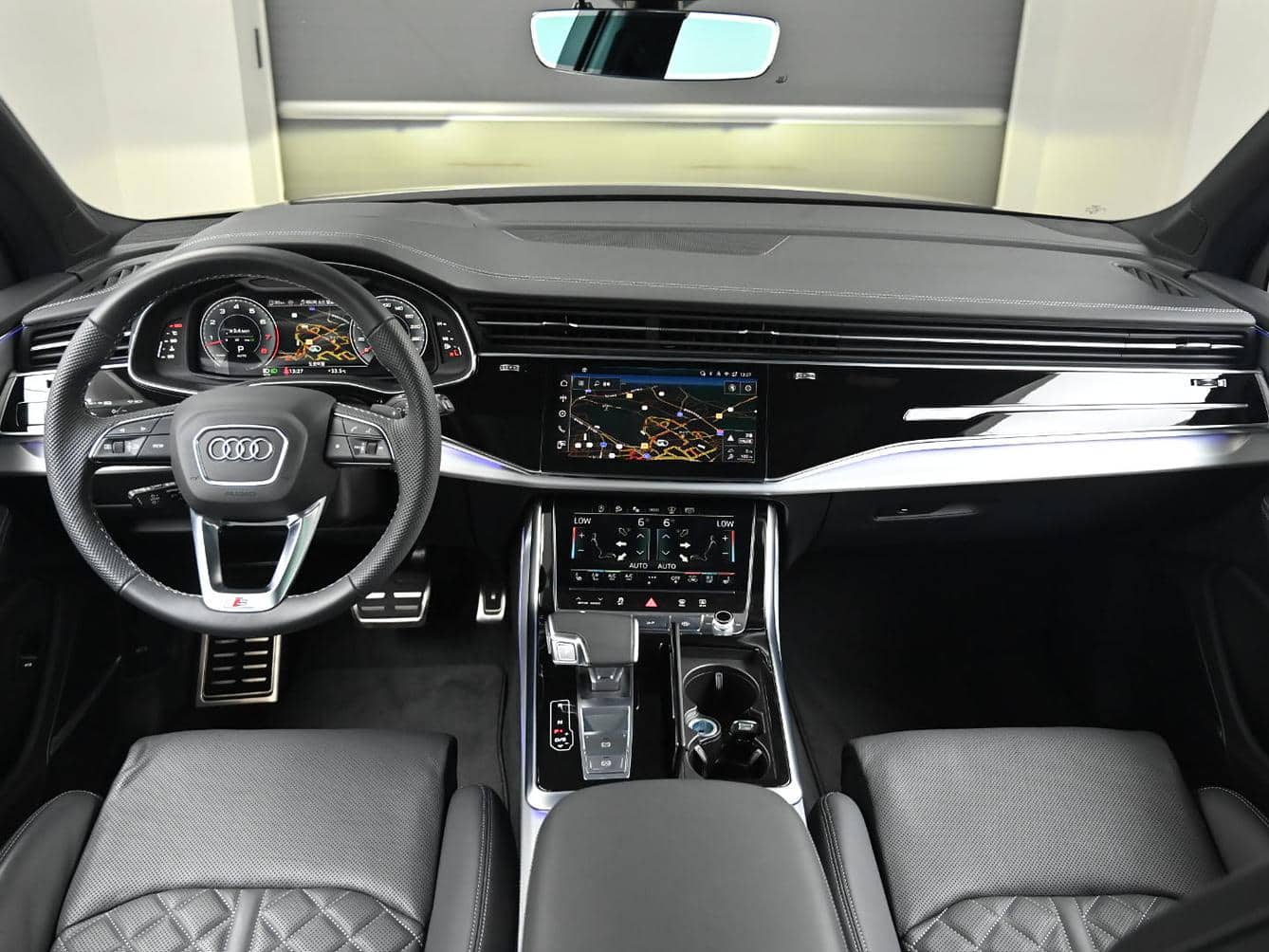 2025 AUDI Q7 55 TFSI Quattro Premium - 2025 アウディ Q7