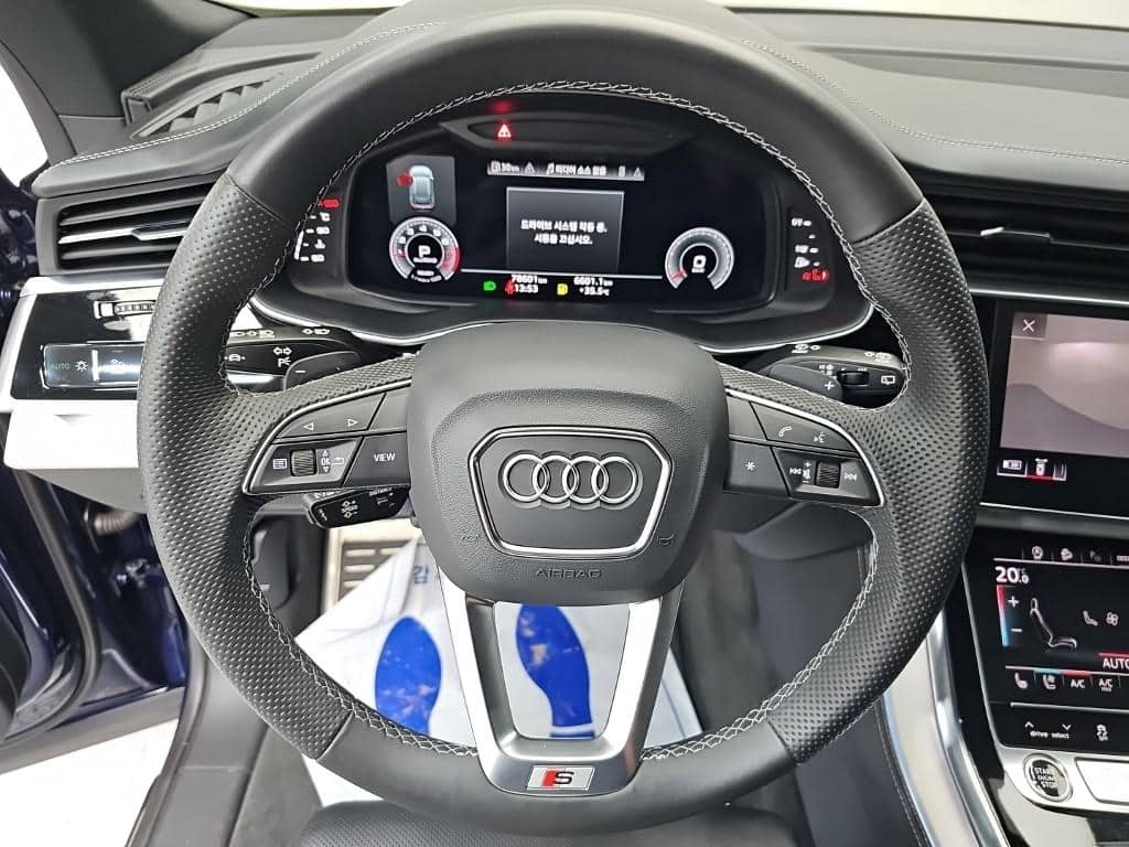 2022 AUDI Q8 - 2022 アウディ Q8