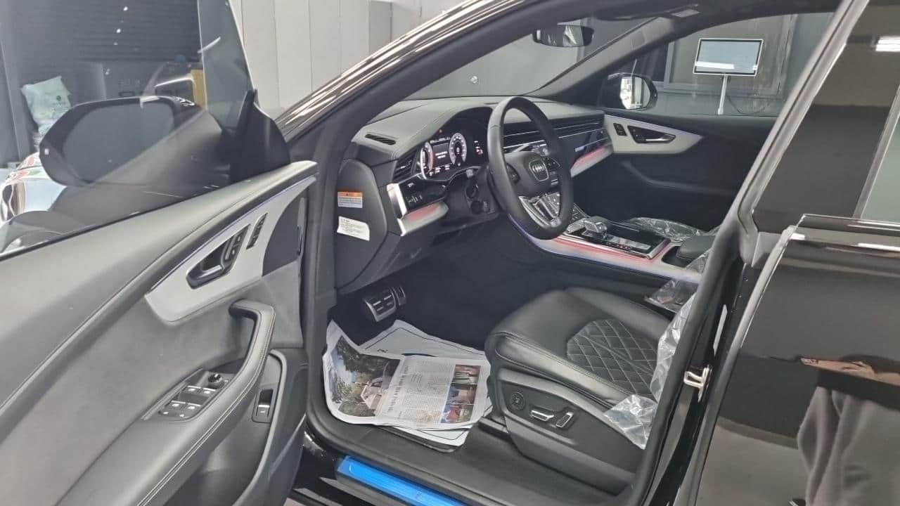 2023 AUDI Q8 55 TFSI Quattro Premium - 2023 アウディ Q8