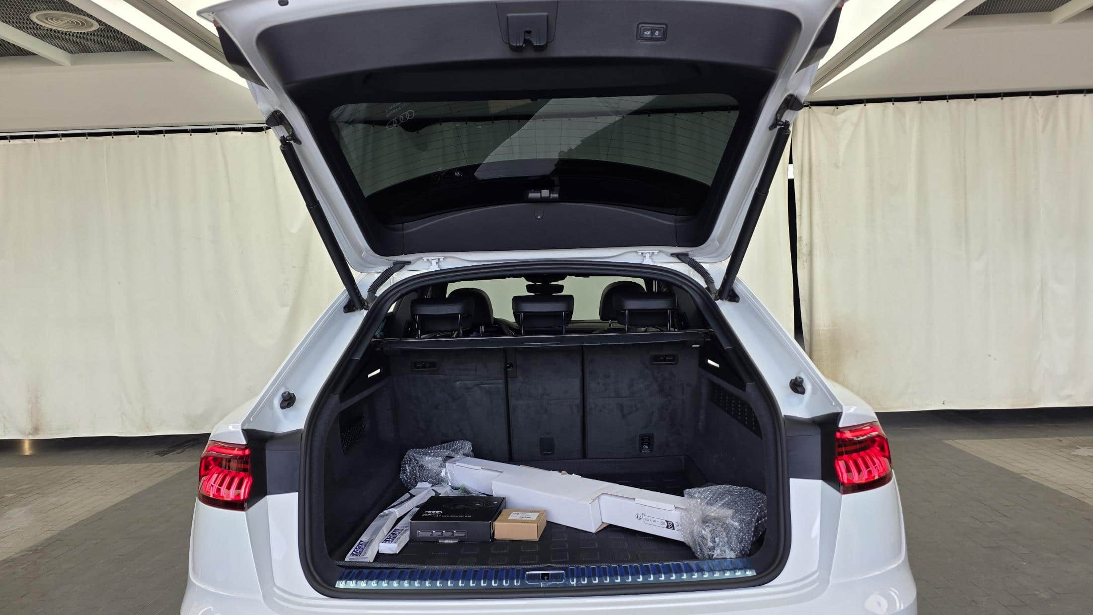 2023 AUDI Q8 45 TDI Quattro Premium - 2023 アウディ Q8