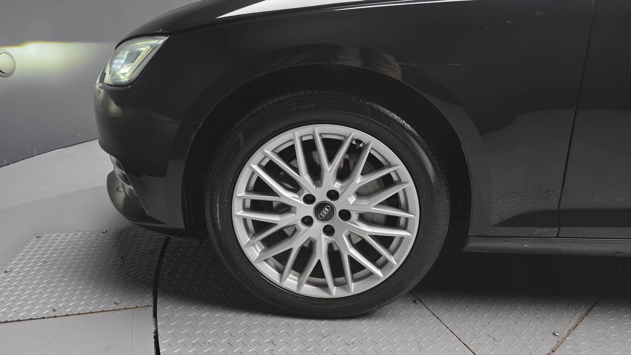 2018 AUDI A4 35 TDI Quattro Premium - 2018 アウディ A4