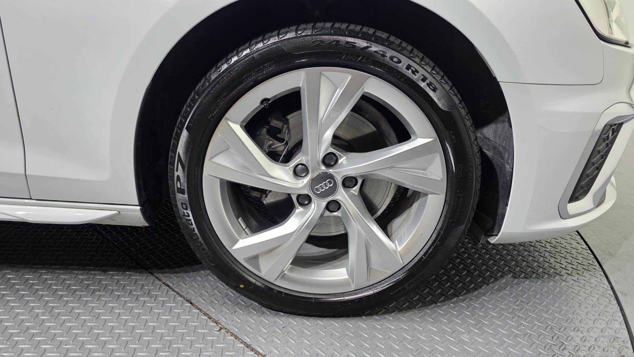 2021 AUDI A4 35 TDI Premium - 2021 アウディ A4