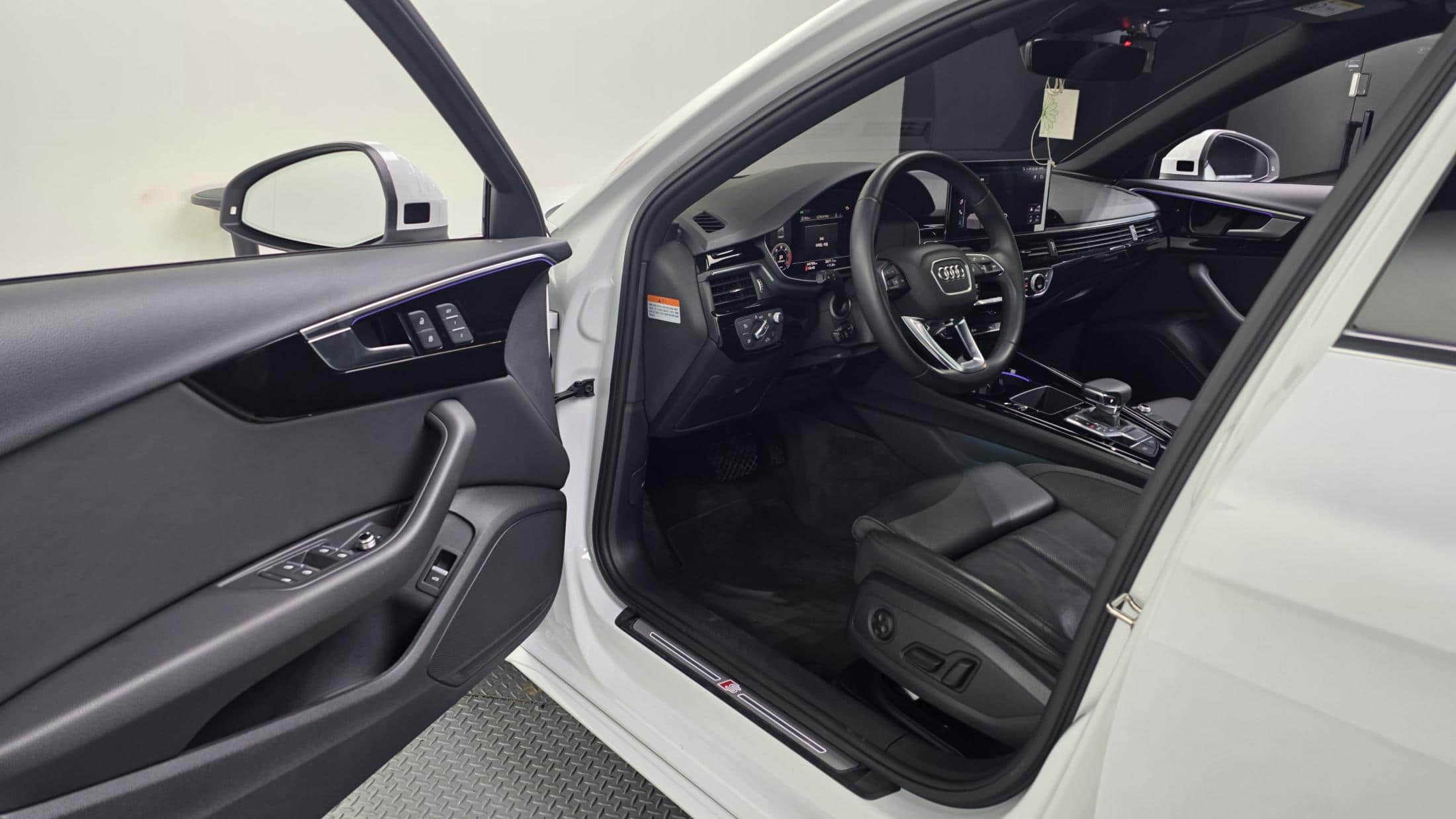 2021 AUDI A4 35 TDI Premium - 2021 アウディ A4