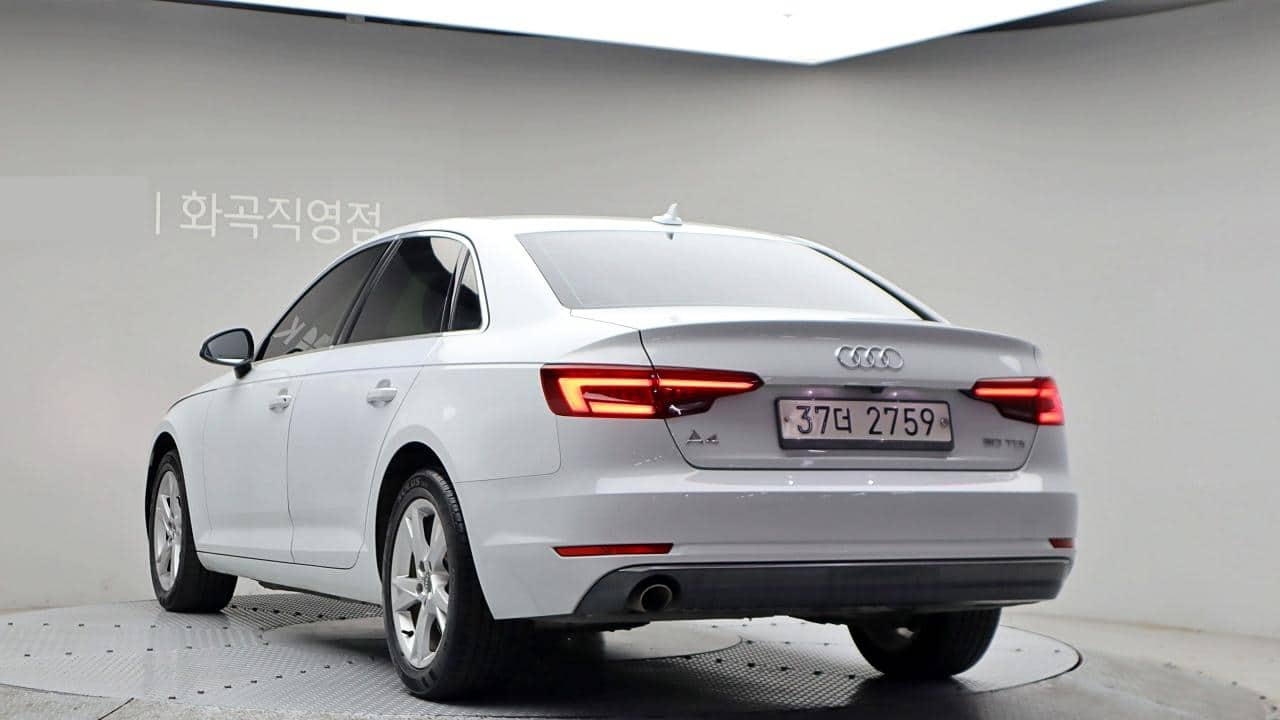 2018 AUDI A4 30 TDI Premium - 2018 アウディ A4