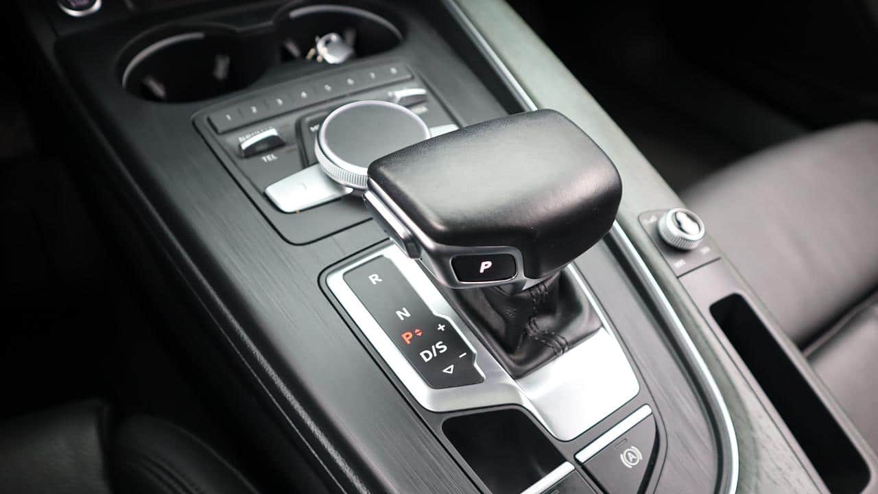2018 AUDI A4 30 TDI Premium - 2018 アウディ A4