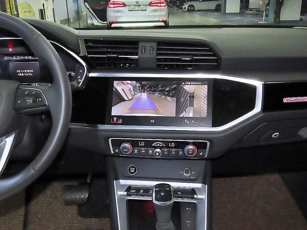 2025 AUDI Q3 - 2025 アウディ Q3