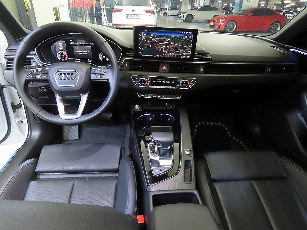 2023 AUDI A4 - 2023 アウディ A4