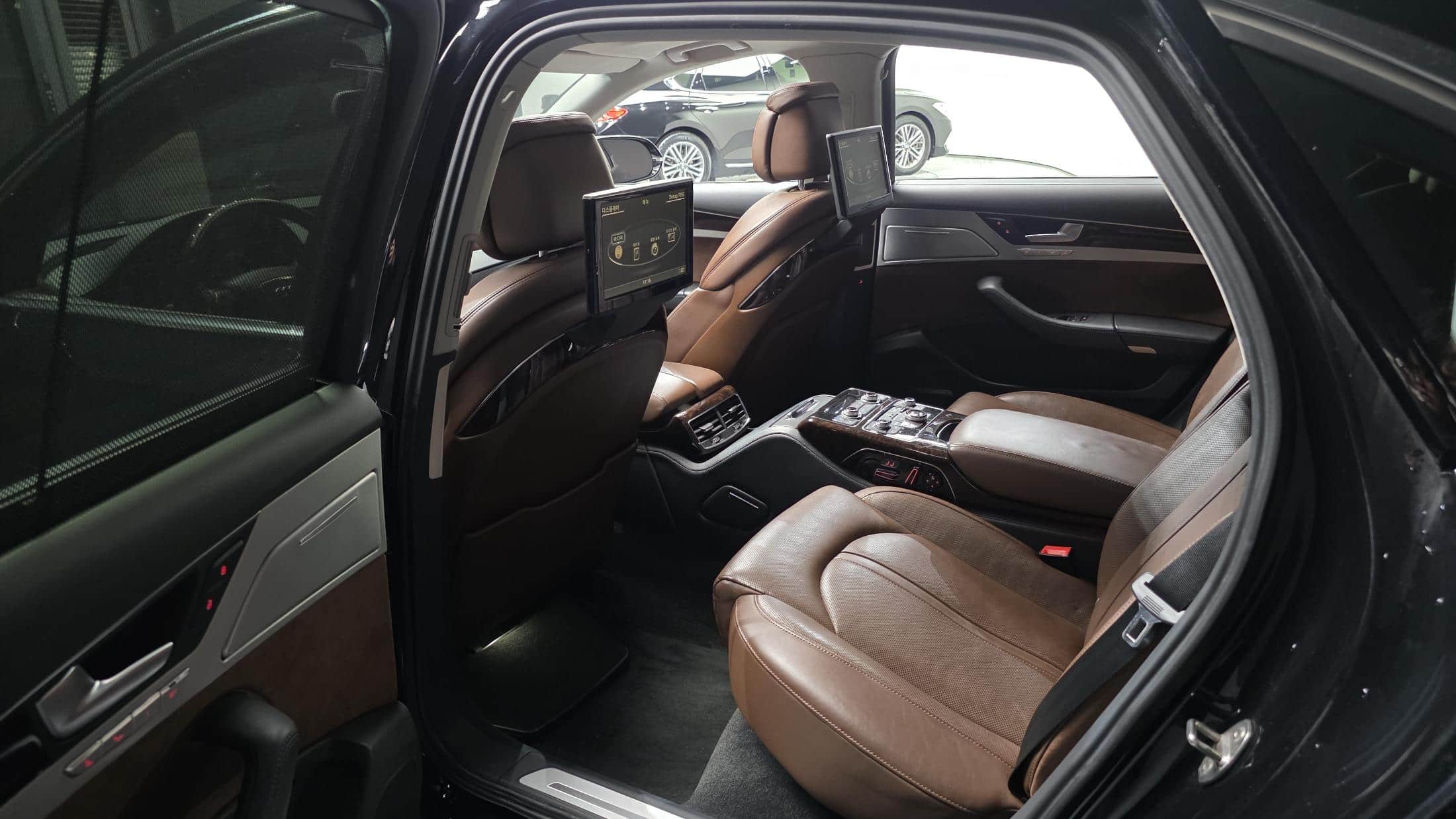 2013 AUDI A8