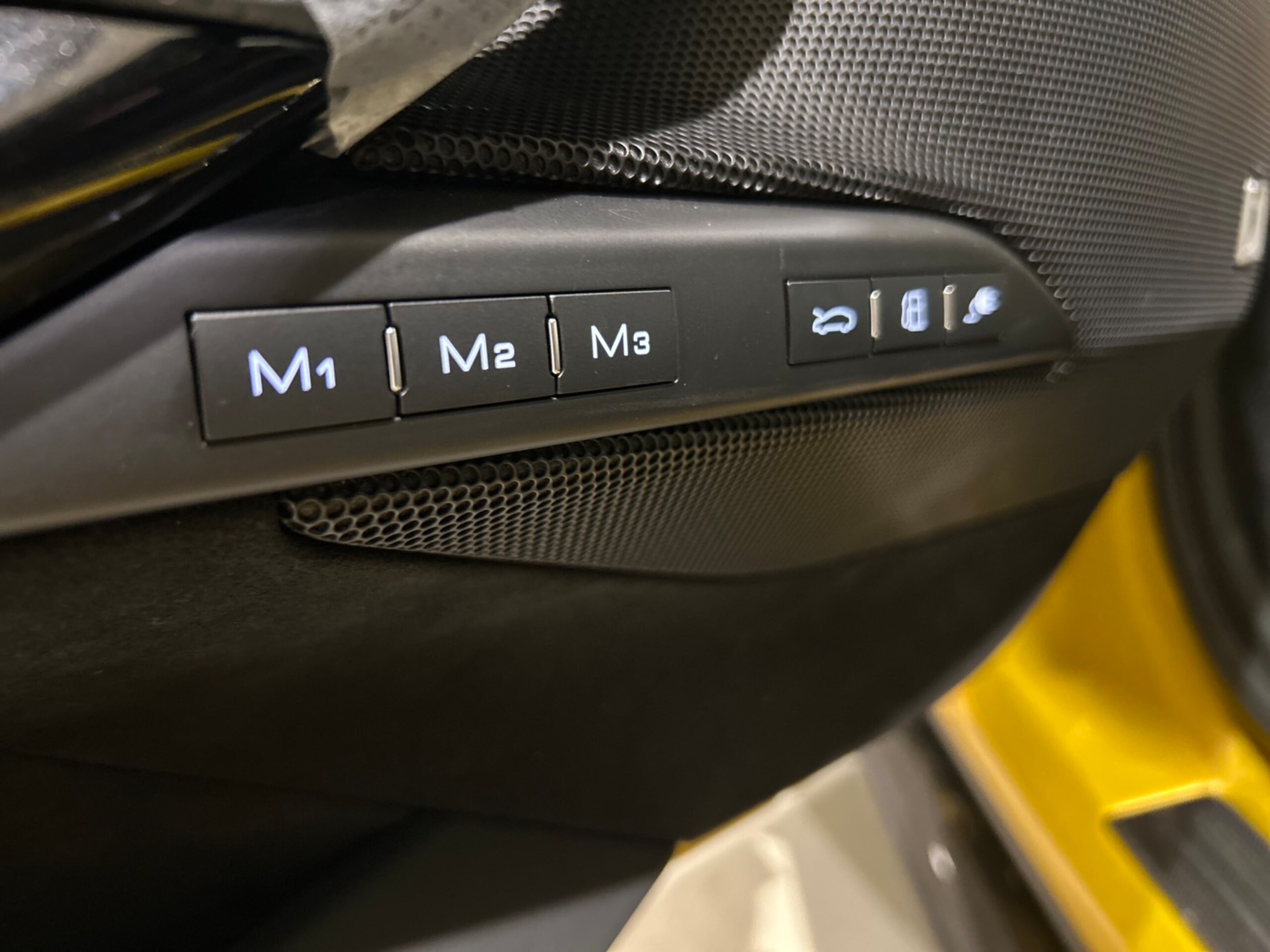 2024 Ferrari 296GTS - フェラーリ 296GTS F1 DCT 認定中古車 OP1952 外装スペシャルカラー サスペンションリフター カーボンステアリングホイール カーボンフロントスポイラー カーボンリアディフューザー カーボンアウターシルカバー バックレーダー