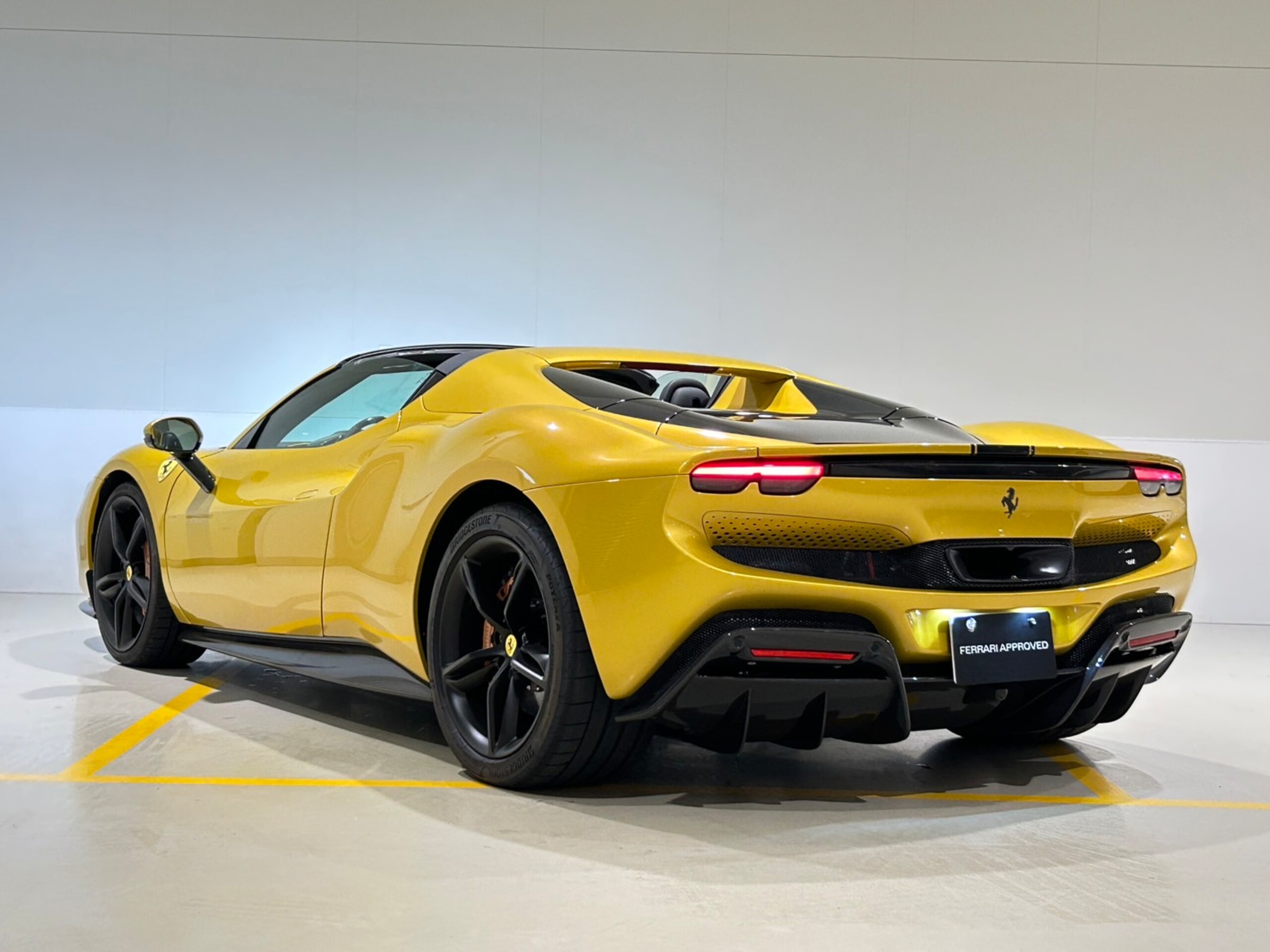 2024 Ferrari 296GTS - フェラーリ 296GTS F1 DCT 認定中古車 OP1952 外装スペシャルカラー サスペンションリフター カーボンステアリングホイール カーボンフロントスポイラー カーボンリアディフューザー カーボンアウターシルカバー バックレーダー