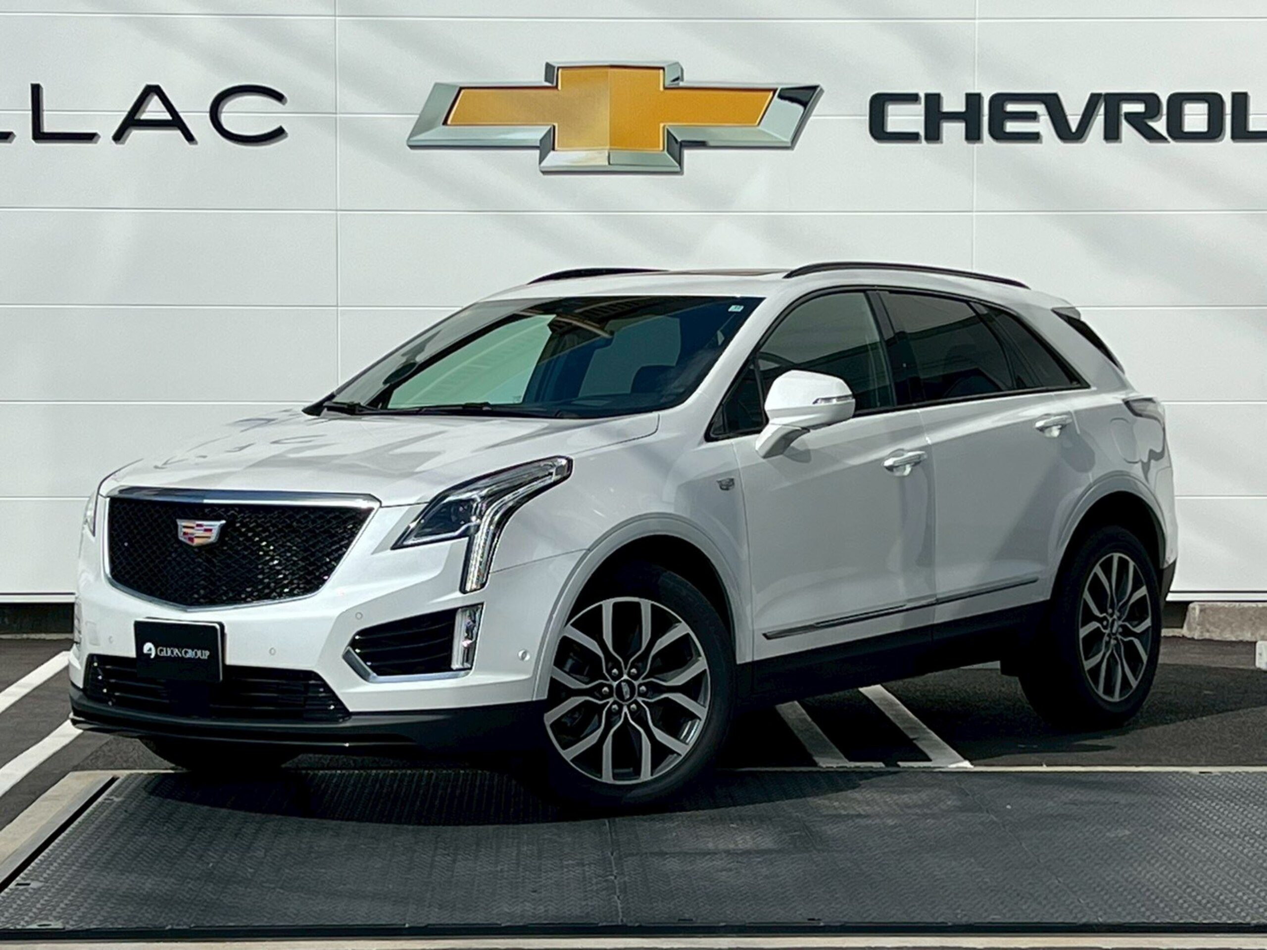 2025 Cadillac XT5 - キャデラック XT5 プラチナム スポーツ 4WD キャデラック認定中古車 正規ディーラー車 クリスタルホワイト ジェットブラックレザー 314psV6DOHC BOSEサウンド アダプティブクルーズ パノラマルーフ 衝突軽減ブレーキ レーンアシスト 純正20AW