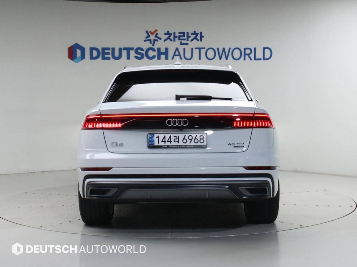2023 AUDI Q8