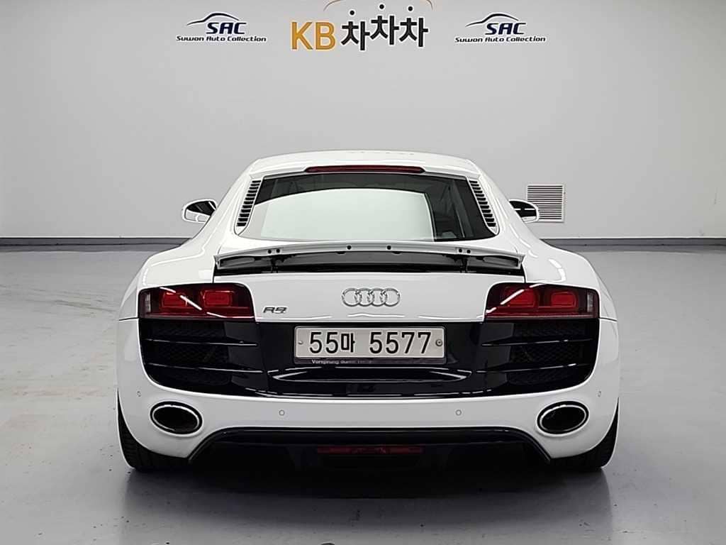 2012 AUDI R8 - 2012 أودي R8