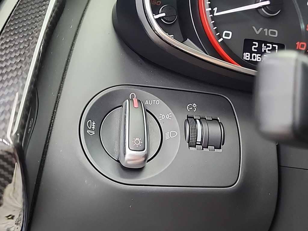 2012 AUDI R8 - 2012 أودي R8