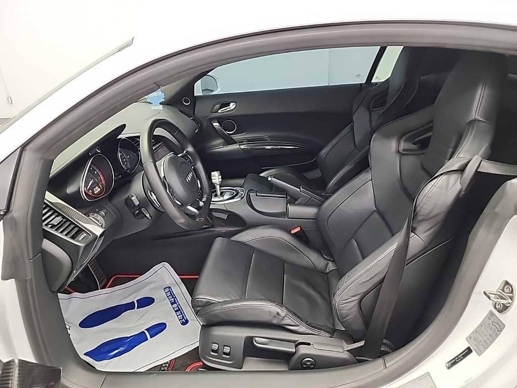 2012 AUDI R8 - 2012 أودي R8