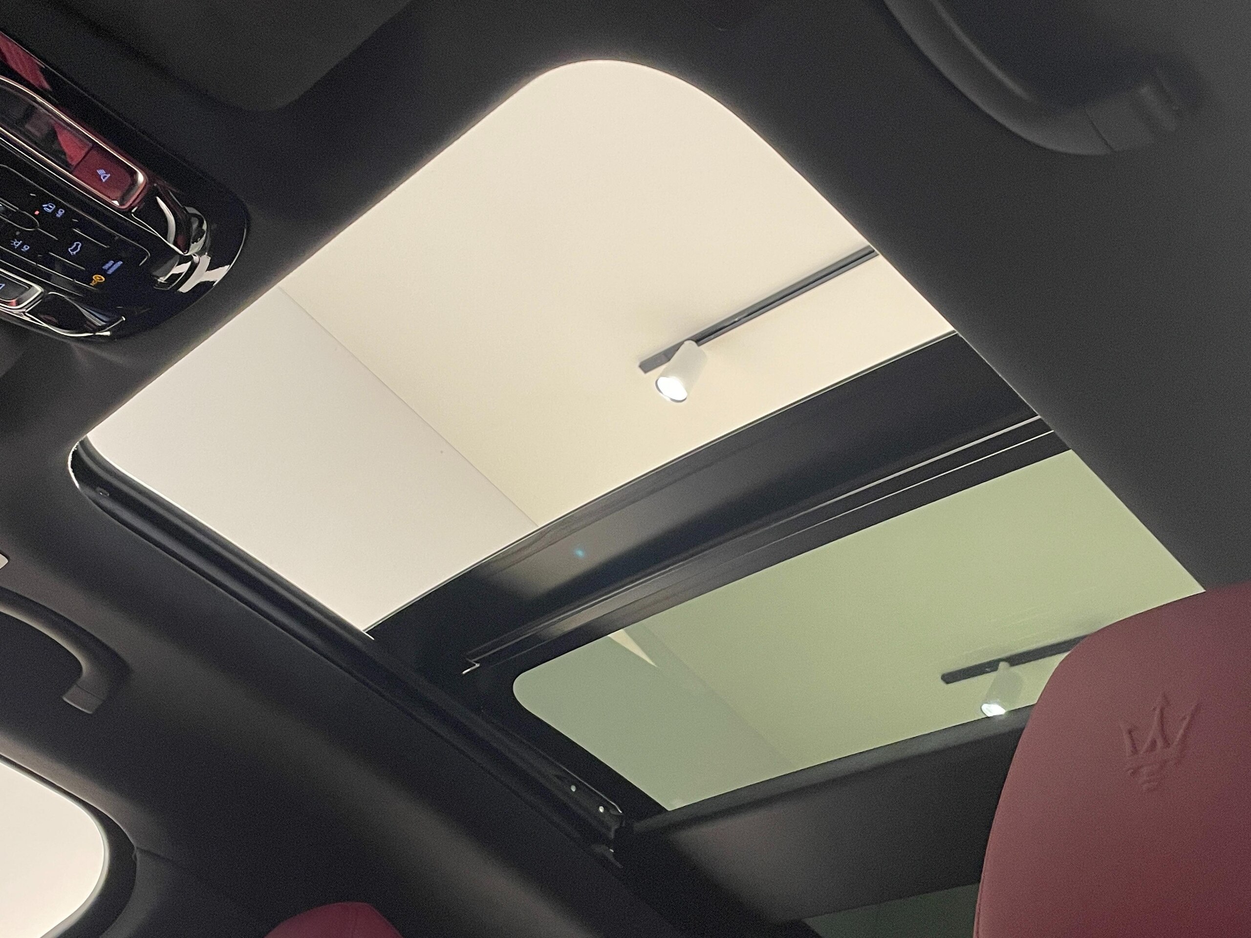 2024 Maserati Grecale - マセラティ グレカーレ トロフェオ 4WD テックアシスタンスPKG ドライバーアシスタンスPKG クライメートコンフォートPKG Sonusfaberサウンド HUD 純正21インチAW 360°カメラ アンビエントライト シートクーラー CarPlay