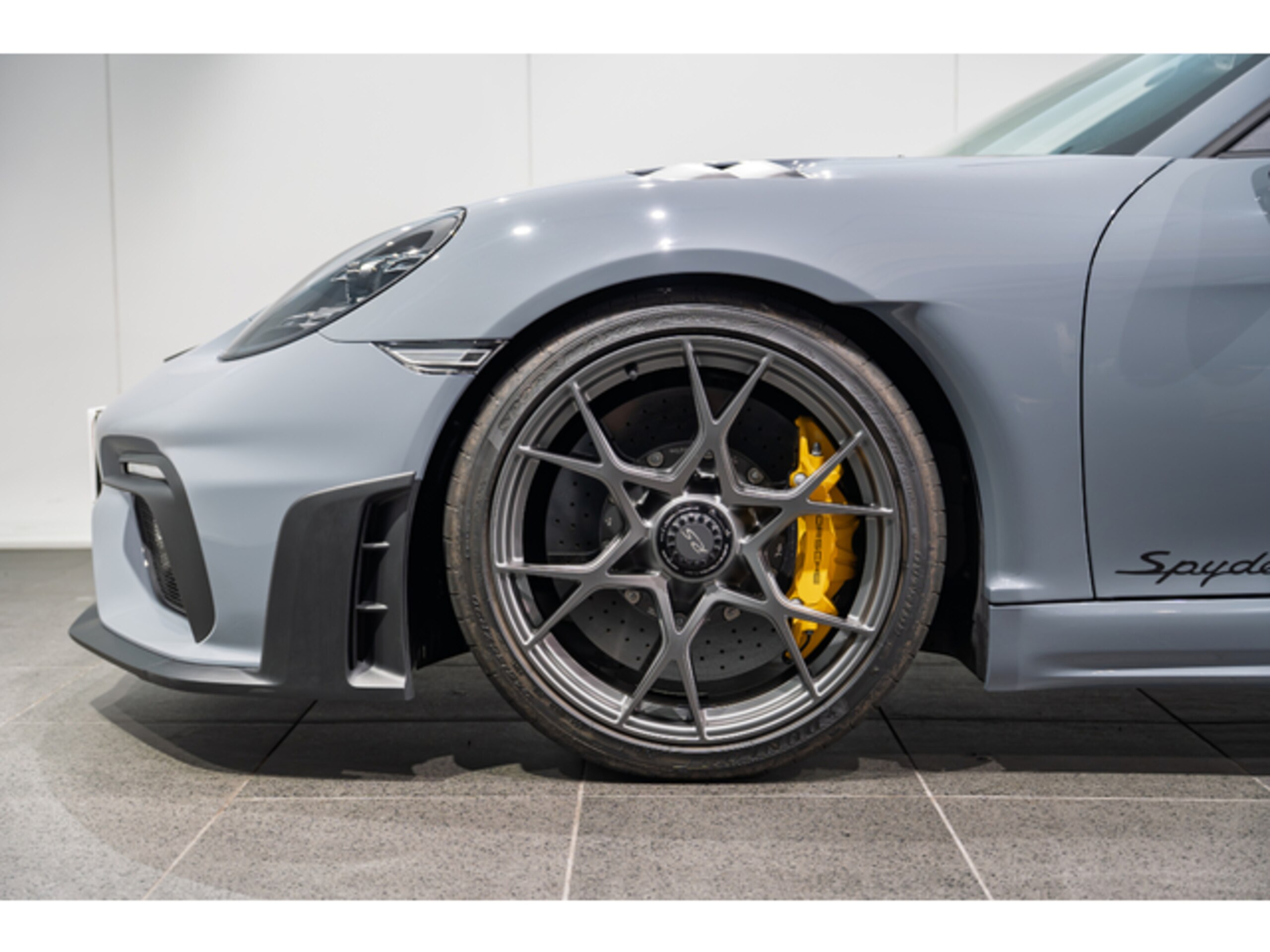 2025 Porsche 718Spider - ポルシェ 718スパイダー RS PDK ヴァイザッハパッケージ PCCB フロントリフト LEDヘッドライト スポーツクロノパッケージ スポーツエグゾーストシステム ライトデザインパッケージ レーシングイエローシートベルト