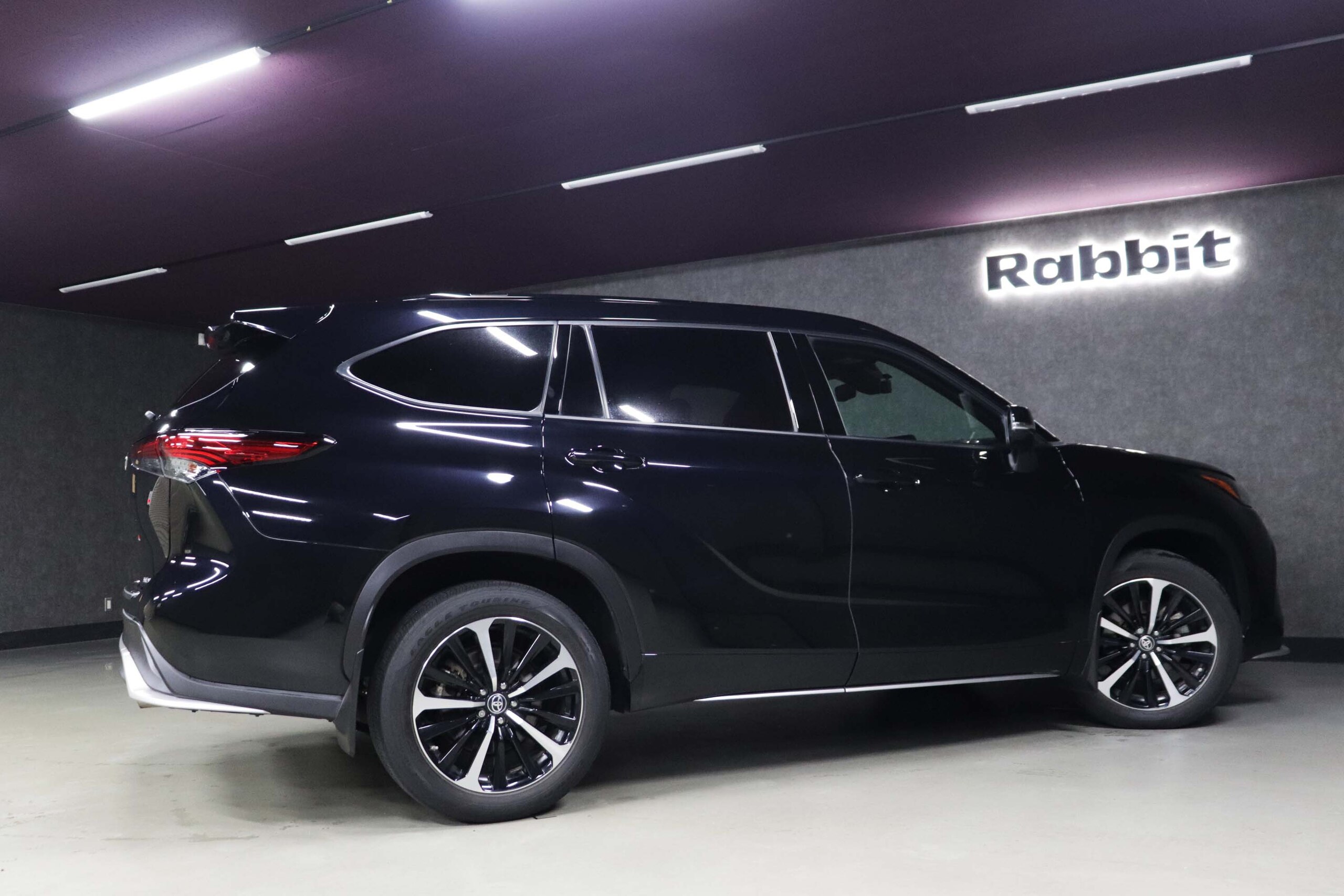 2021 Toyota Highlander - 米国トヨタ ハイランダー 3.5V6XSE XSE/AWD/新車並行/赤黒コンビレザーシート/シートヒーター/サンルーフ/ACC/ディスプレイオーディオ/カープレイ/Bカメラ/Fカメラ/セーフティ機能/純正20AW/LEDライト/ワイヤレス充電