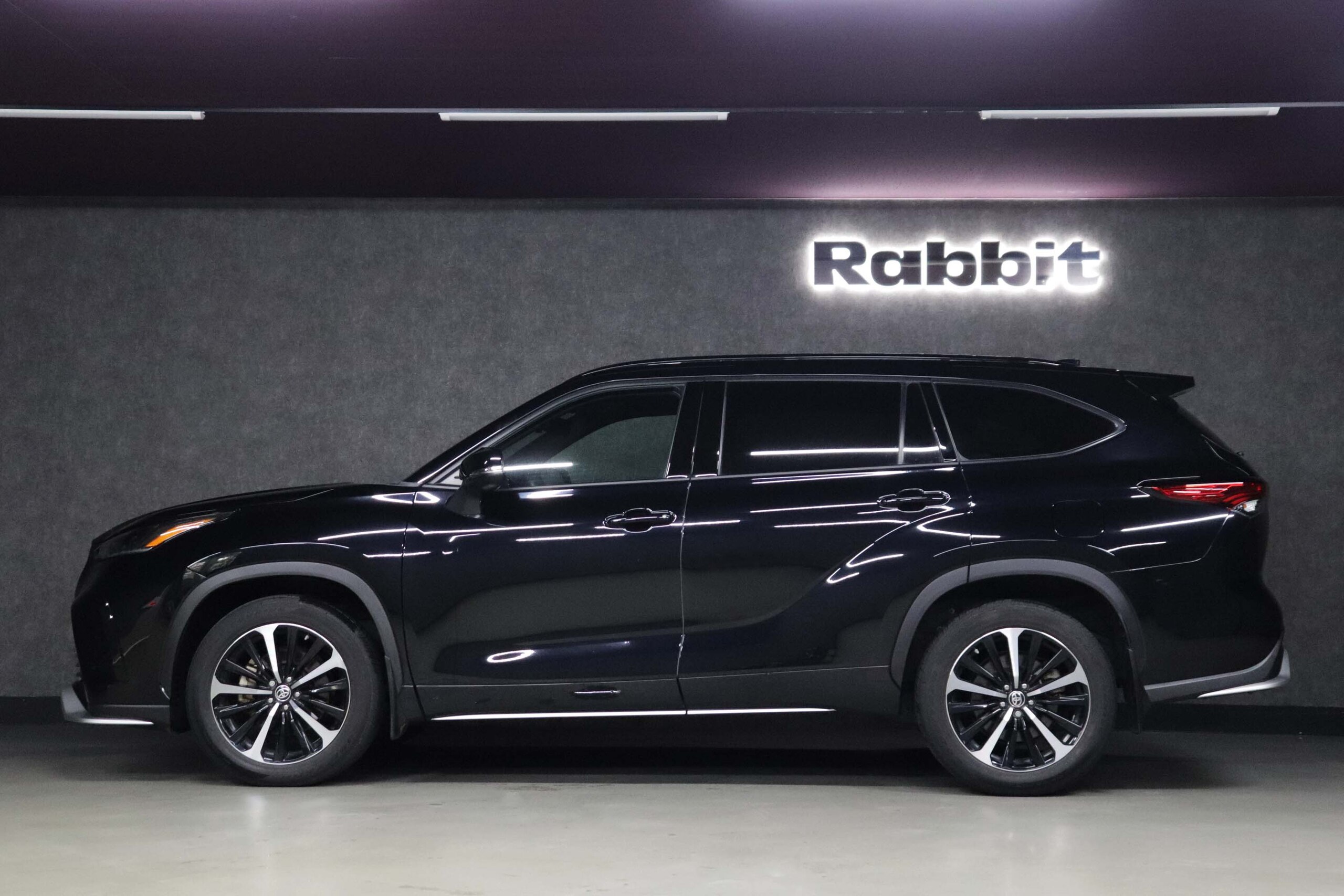 2021 Toyota Highlander - 米国トヨタ ハイランダー 3.5V6XSE XSE/AWD/新車並行/赤黒コンビレザーシート/シートヒーター/サンルーフ/ACC/ディスプレイオーディオ/カープレイ/Bカメラ/Fカメラ/セーフティ機能/純正20AW/LEDライト/ワイヤレス充電