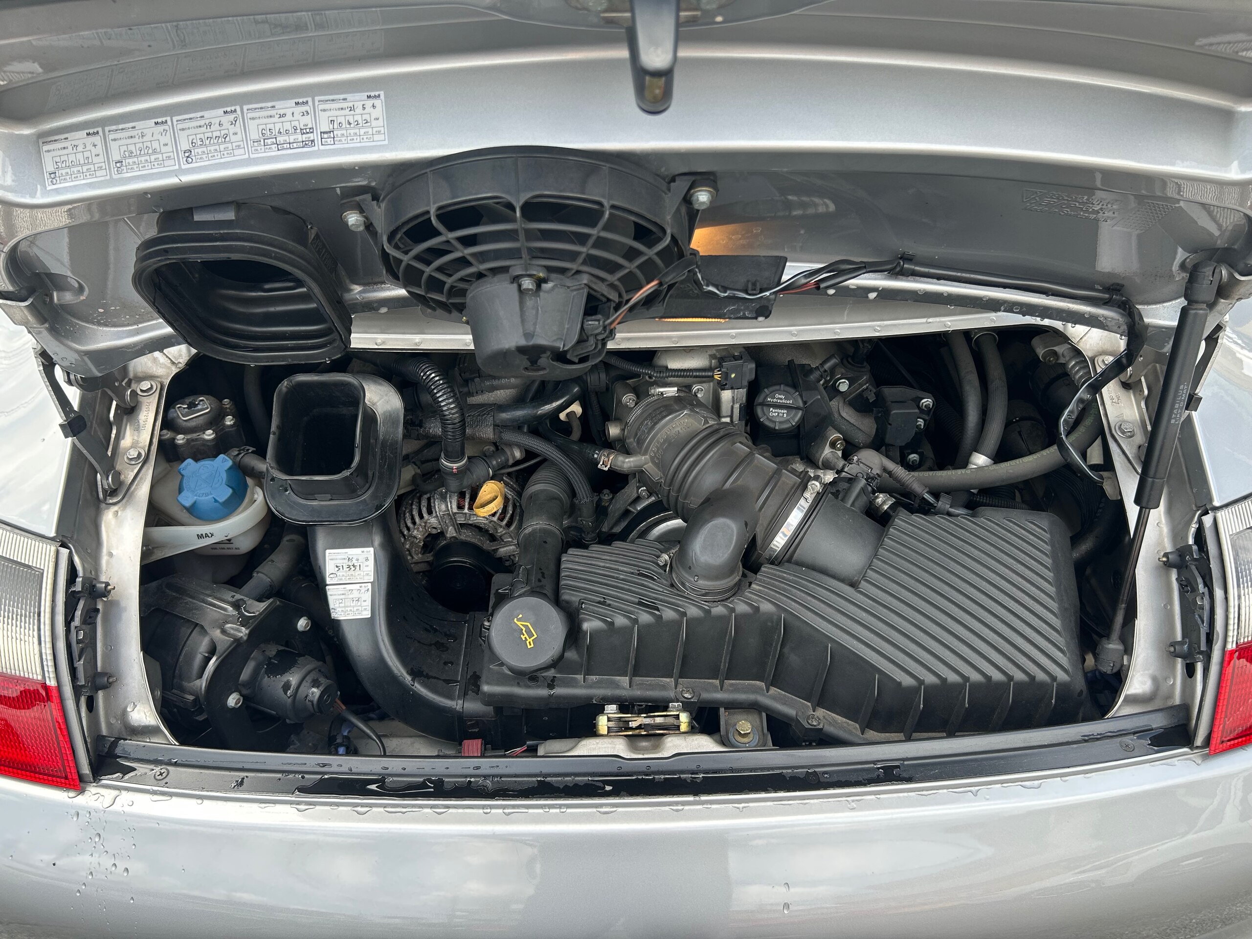 2004 Porsche 911 - ポルシェ 911 カレラ 40thアニバーサリーエディション 左H 6MT サンルーフ シートヒーター 専用Fバンパー サイドスカート ポリッシュホイール GTシルバーメタリック スポーツシート