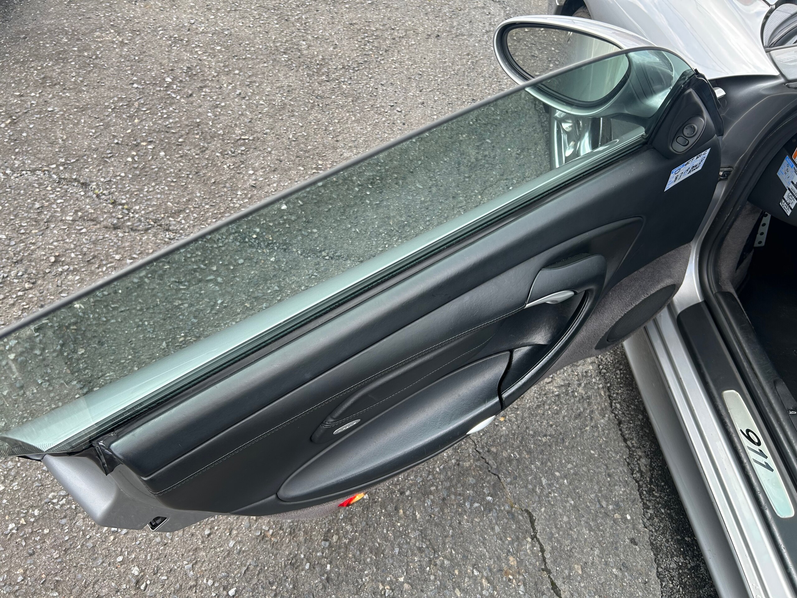 2004 Porsche 911 - ポルシェ 911 カレラ 40thアニバーサリーエディション 左H 6MT サンルーフ シートヒーター 専用Fバンパー サイドスカート ポリッシュホイール GTシルバーメタリック スポーツシート