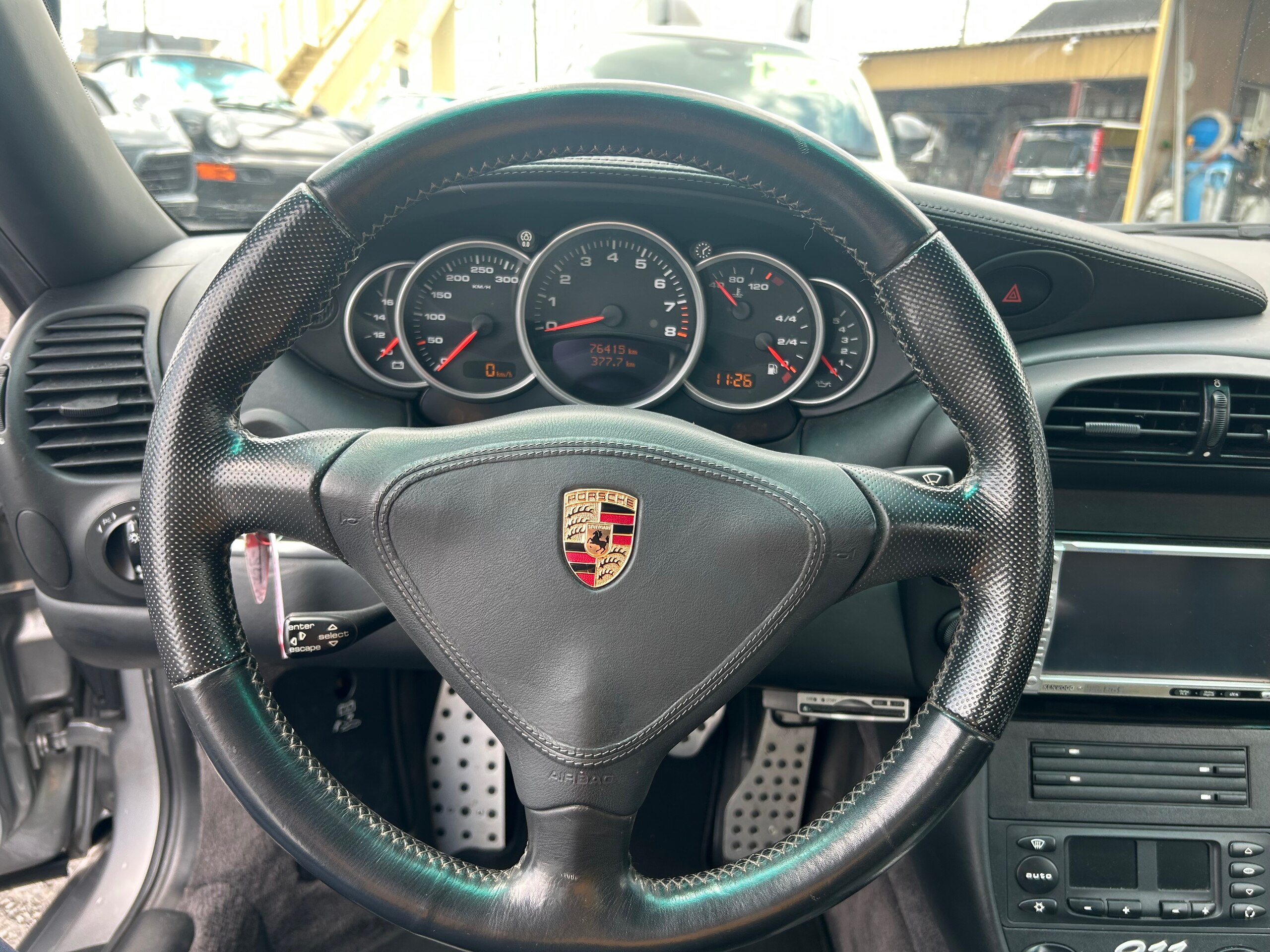 2004 Porsche 911 - ポルシェ 911 カレラ 40thアニバーサリーエディション 左H 6MT サンルーフ シートヒーター 専用Fバンパー サイドスカート ポリッシュホイール GTシルバーメタリック スポーツシート
